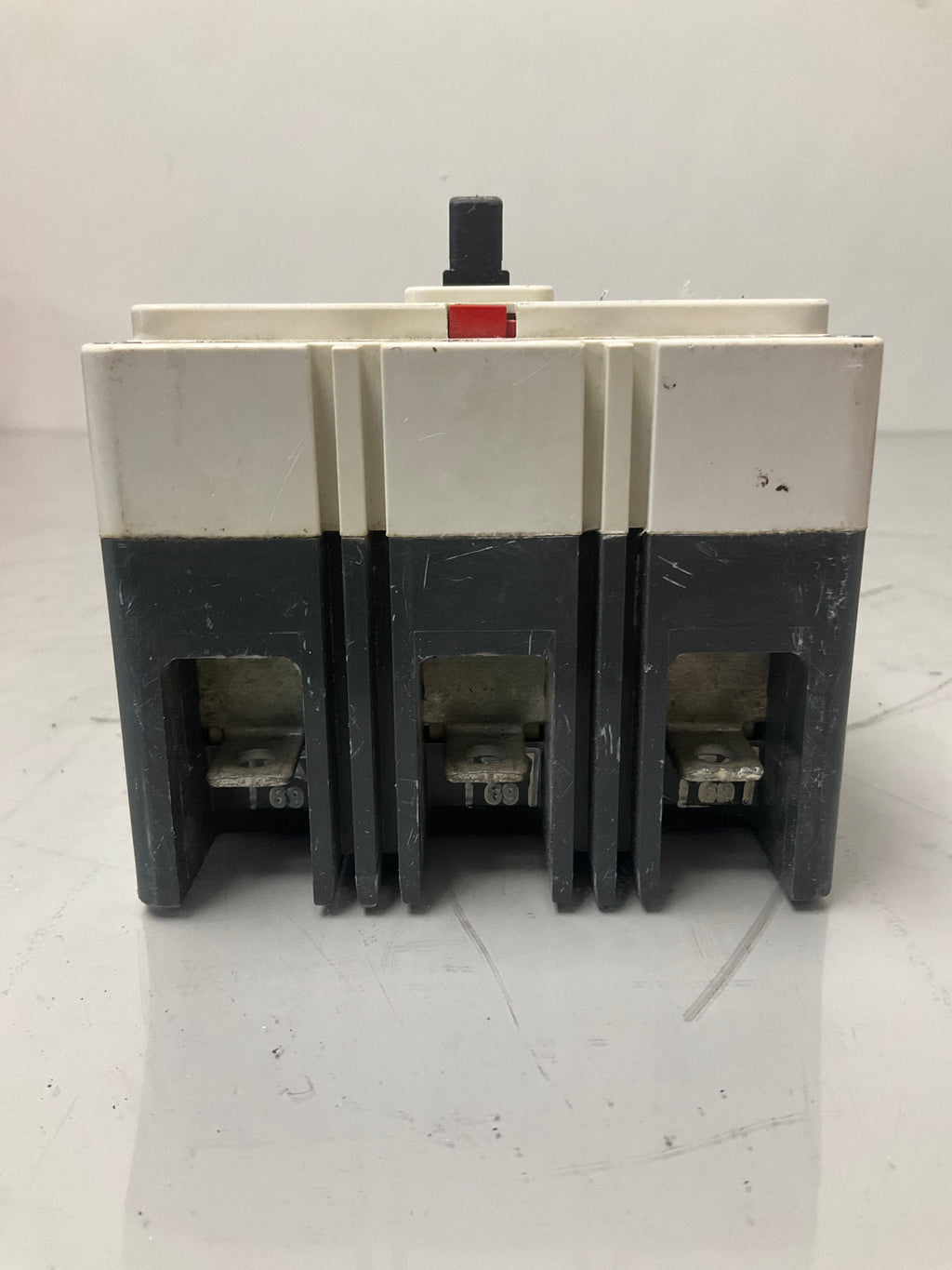 New Eaton EDB3225BP10 3 Pole, 225 Amps, Circuit Breaker