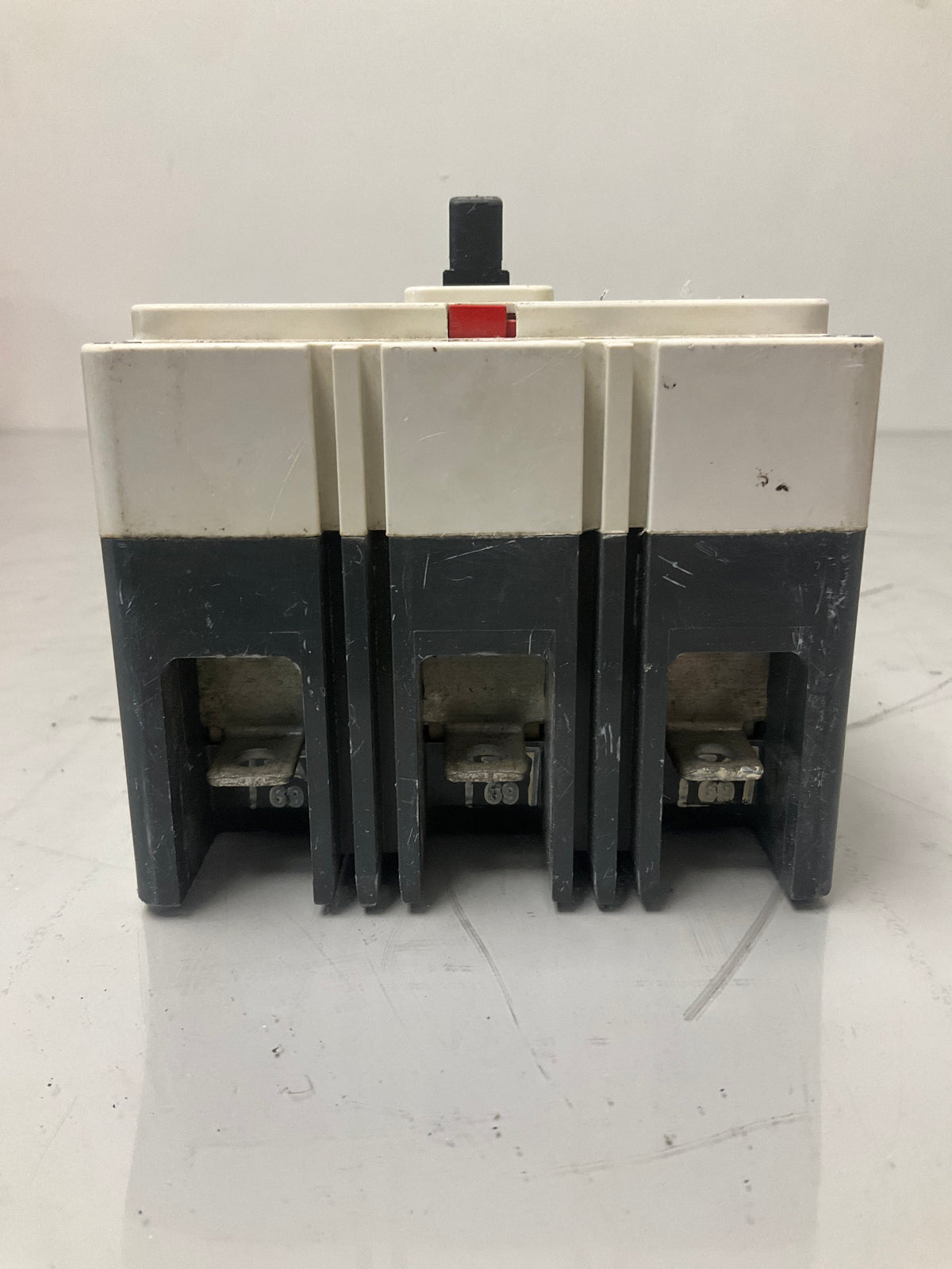New Eaton EDB3225BP10 3 Pole, 225 Amps, Circuit Breaker
