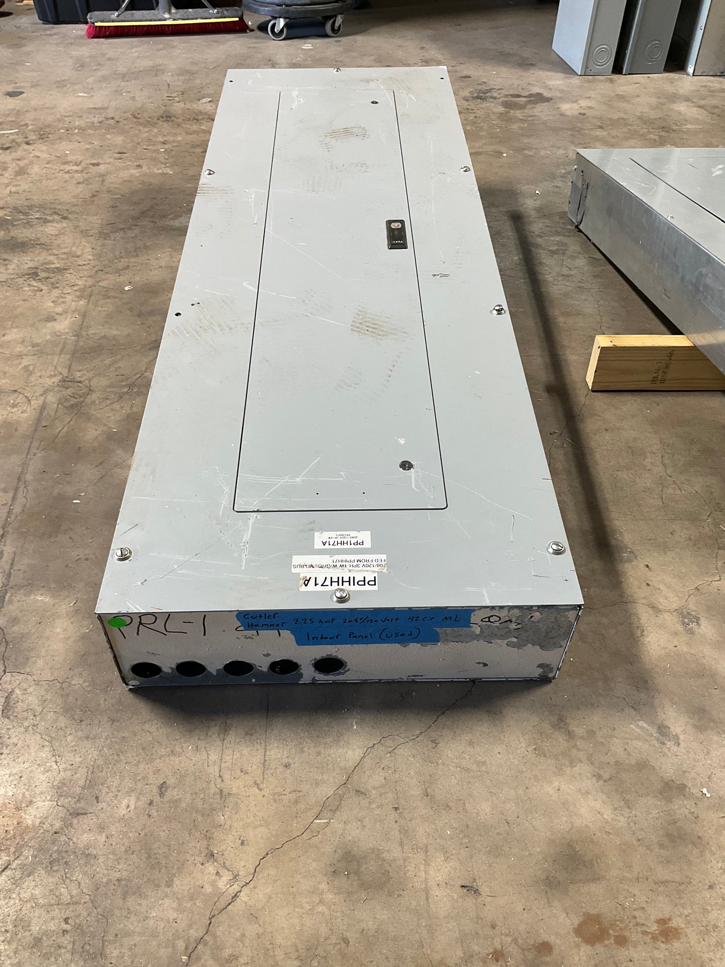 Used Cutler-Hammer Panelboard PRL-1A Main Lug 225 Amp 42 Circuit 3 Phase 4 Wire 208/120 Volt (item#p4)