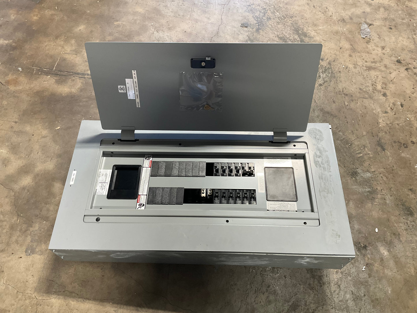 Used Siemens Panelboard 250 Amp Main Lug 30 Circuit 120/240 Volt P1A30MC250CT(item#p1)