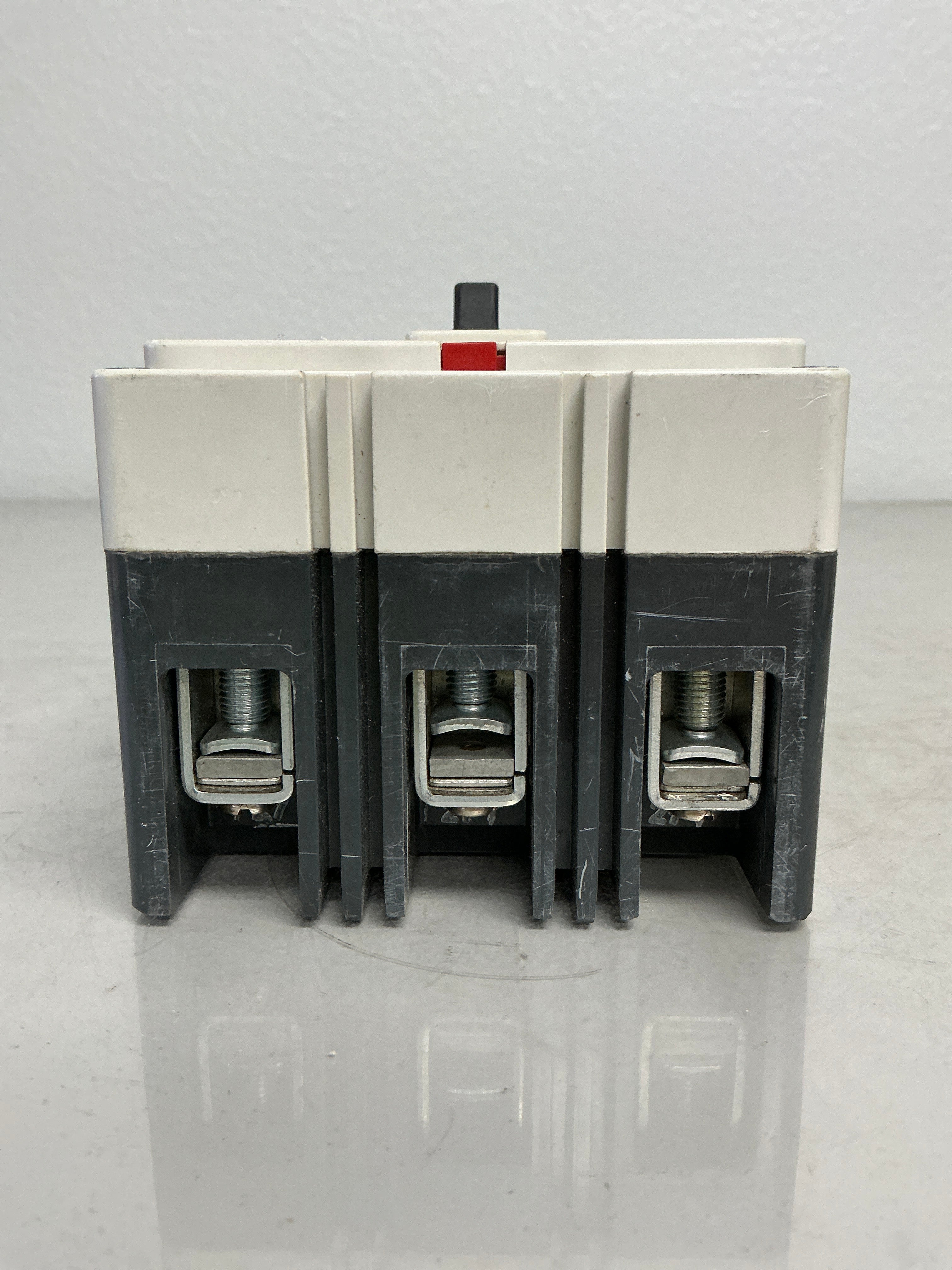 *CHIPPED* Used Eaton HFD3100BP10 3 Pole, 100 Amps, 600 Volts
