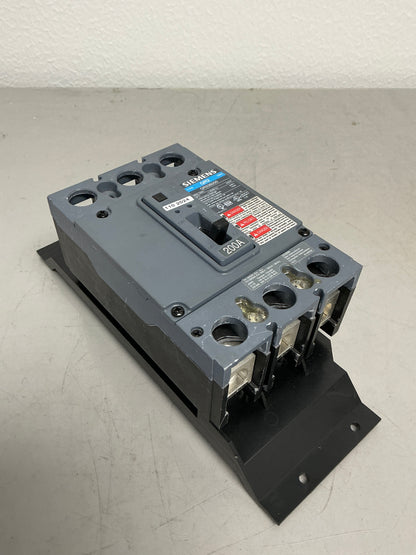 New Siemens QR23B200 200 Amp 240 Volt 3 Pole Breaker With Panel Kit