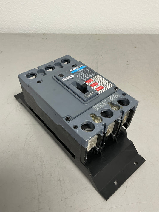 New Siemens QR23B200 200 Amp 240 Volt 3 Pole Breaker With Panel Kit
