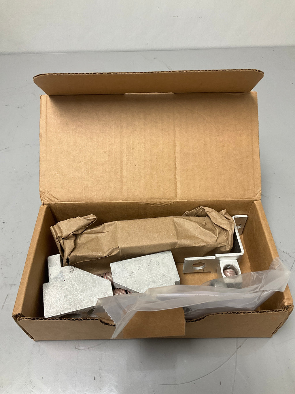 New GE Insulated Groundable TNIA400 600 Volts, 400 Amps