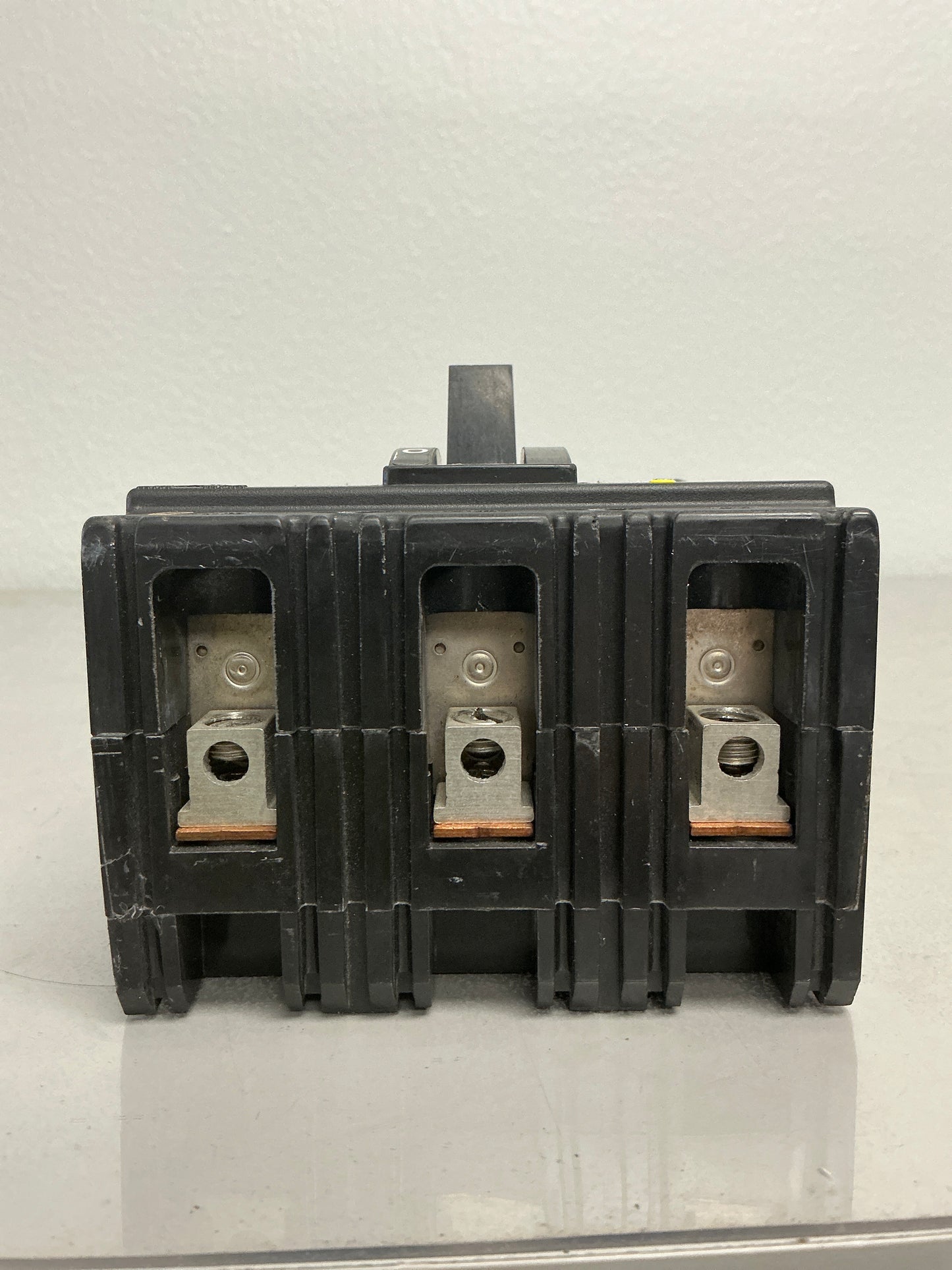 *CHIPPED* Used Square D FAL3603015M 3 Pole, 30 Amps, 600 Volt