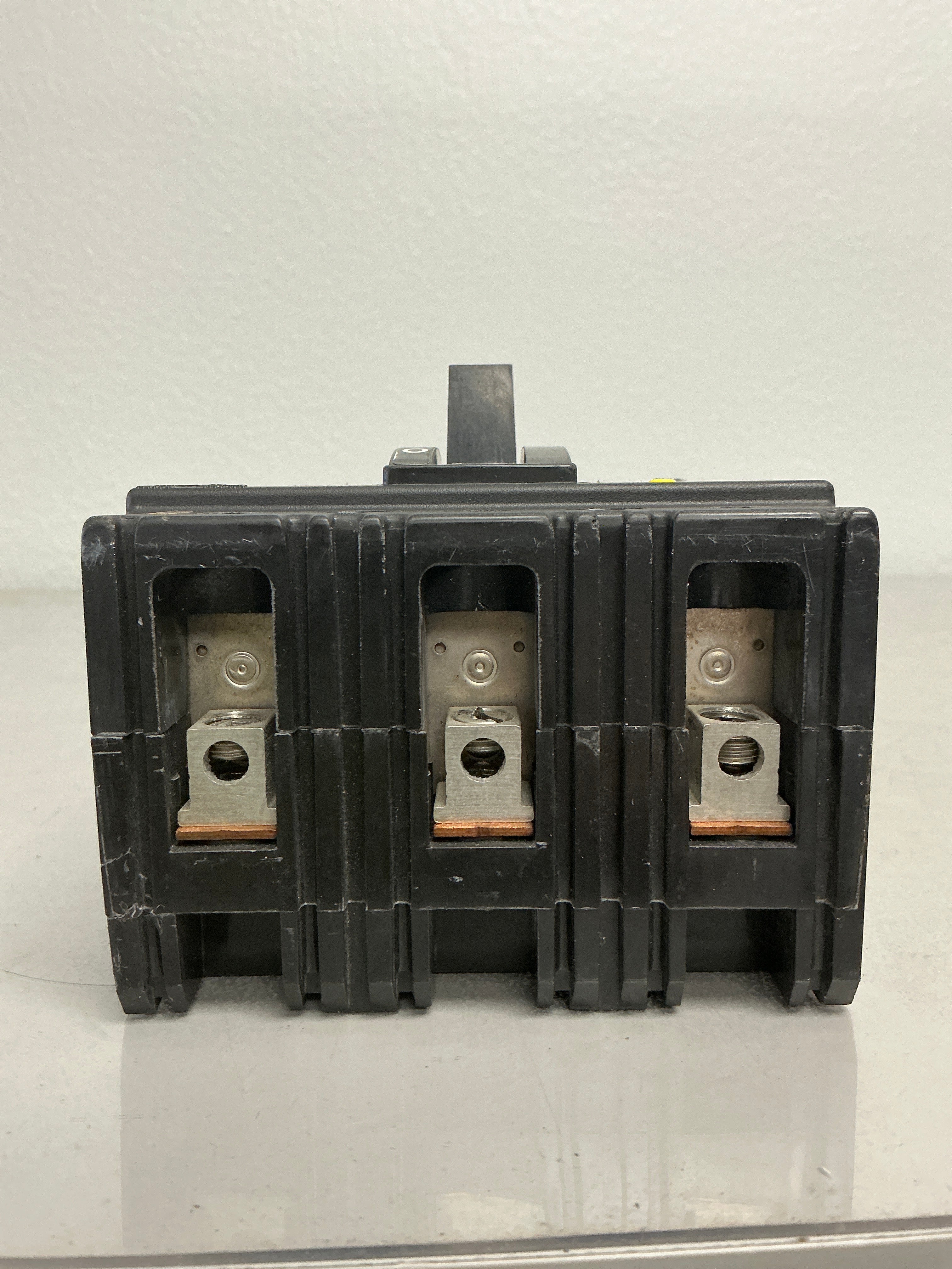 *CHIPPED* Used Square D FAL3603015M 3 Pole, 30 Amps, 600 Volt