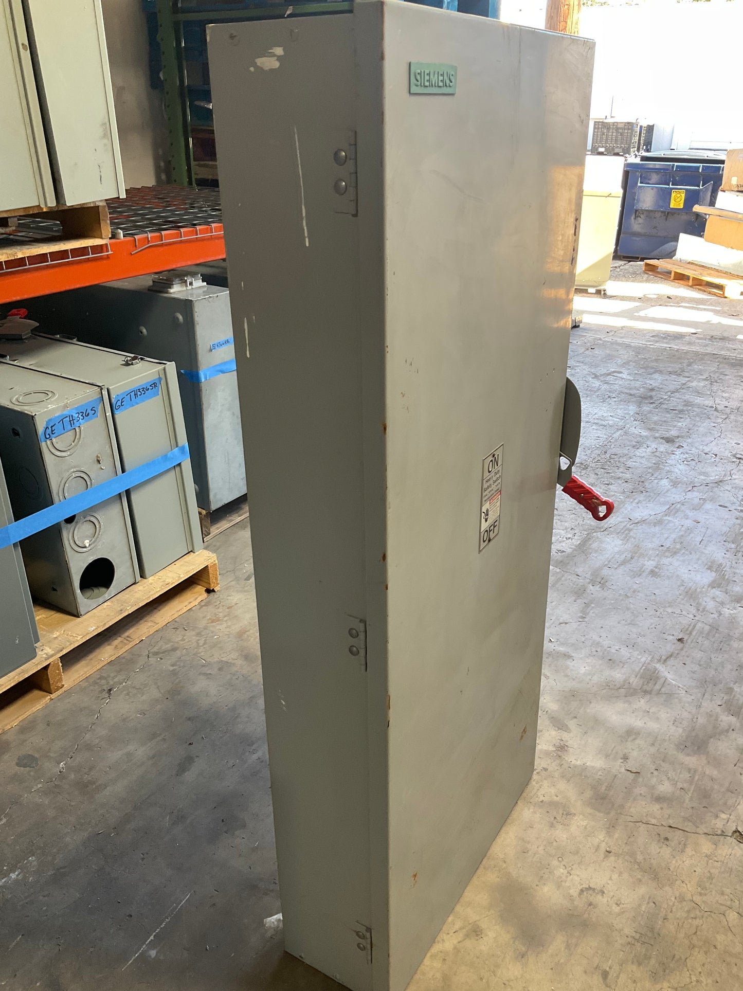 Used Simens HF325N Disconnect 400 Amp 240 Volt Fusible Indoor