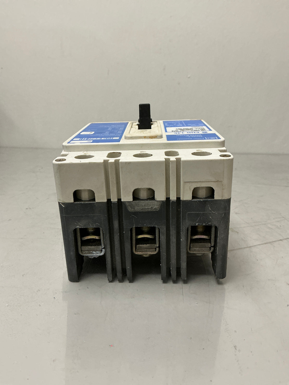 Used Cutler-Hammer EHD3100 whit Shunt trip, 3 Pole, 100 Amps, 480 Volts, Circuit Breaker
