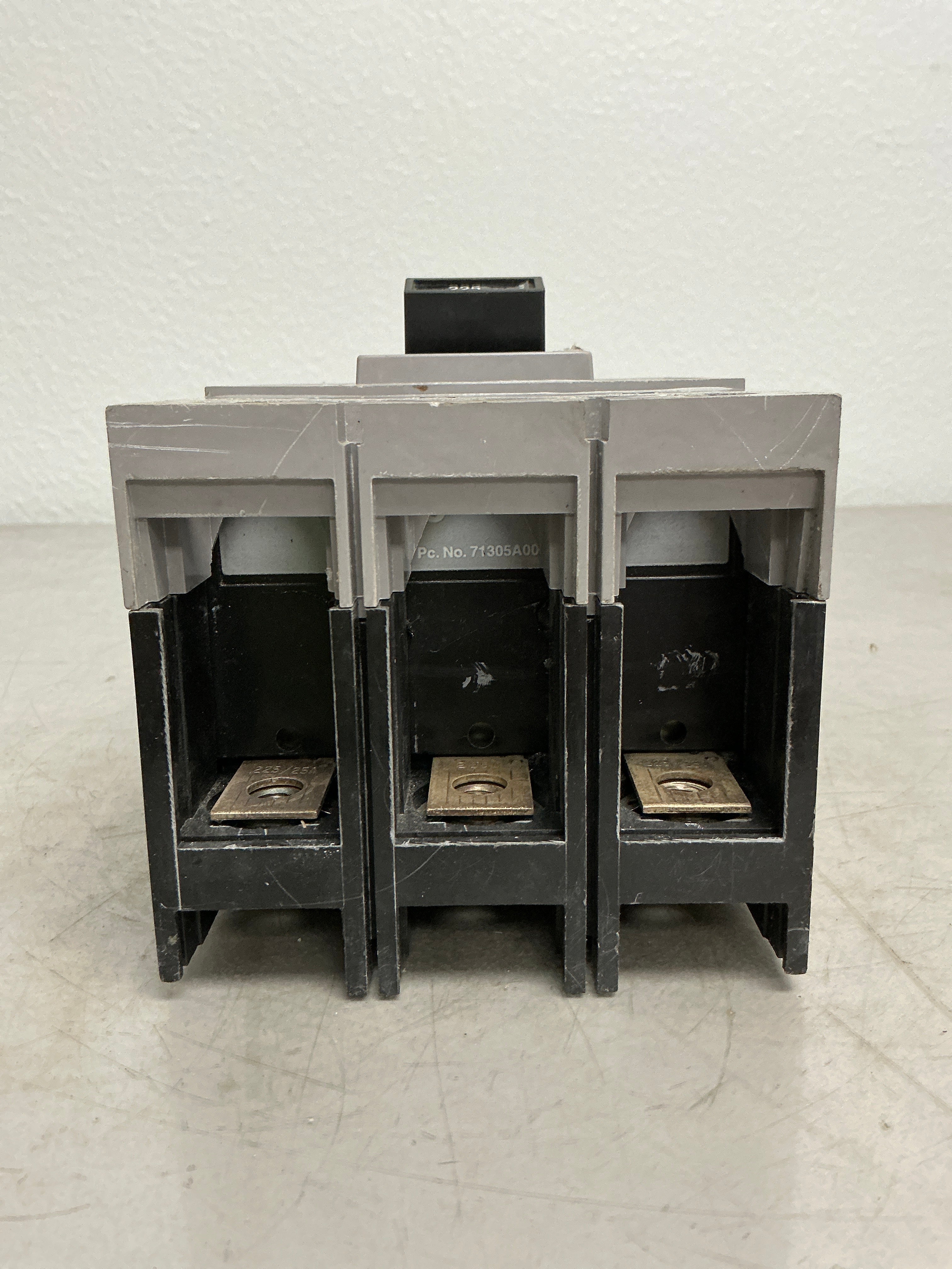 Used Siemens FXD63B225 3 Pole, 225 Amps, 600 Volts Circuit Breaker