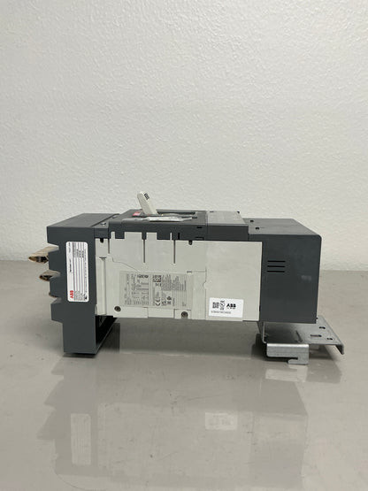 New ABB XT5HU33ABYN000XXX  Circuit Breaker 300 Amps, 3 Pole XT5H