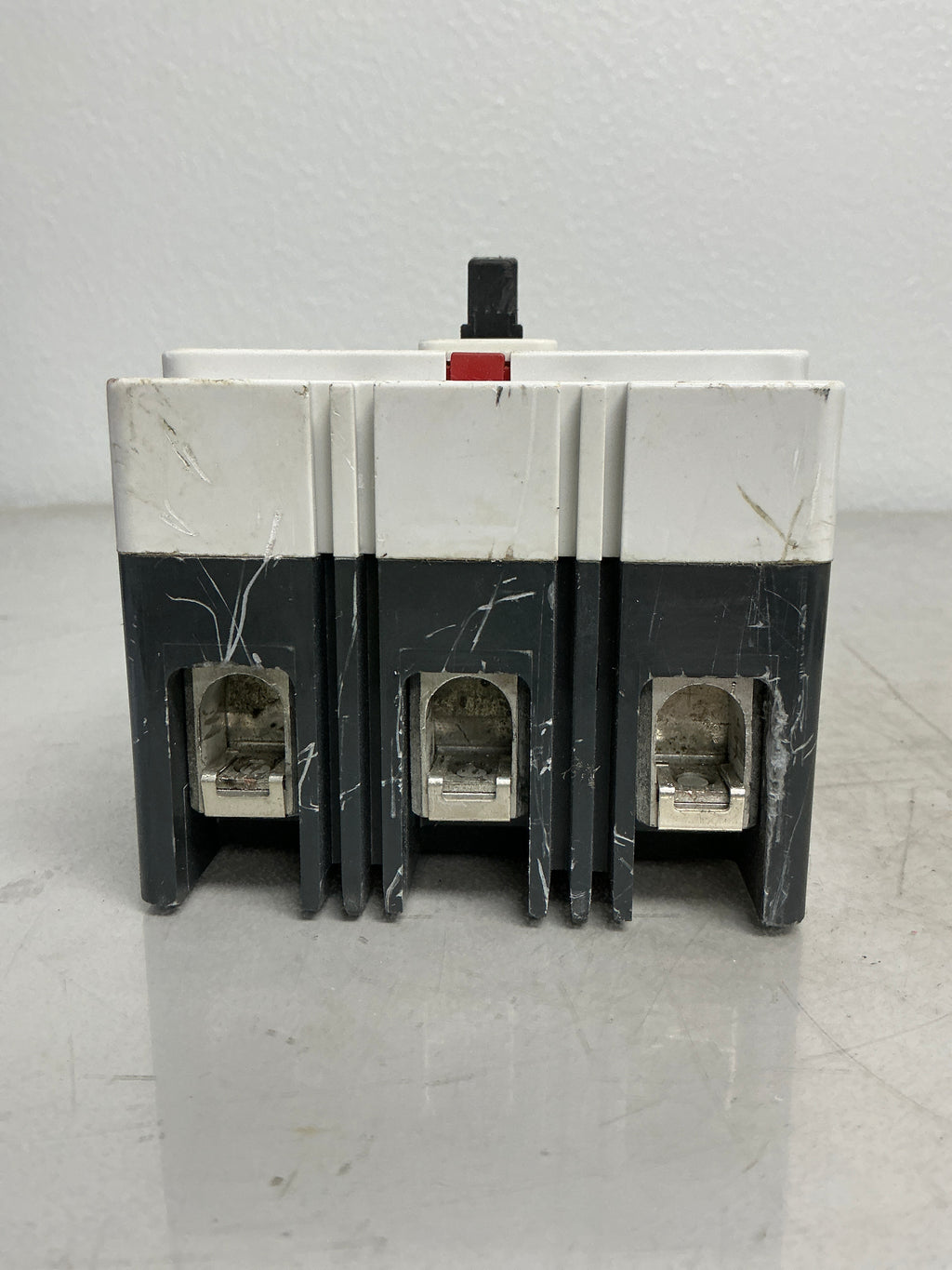 Used Eaton EDS3225 3 Pole, 225 Amps, 240 Volts