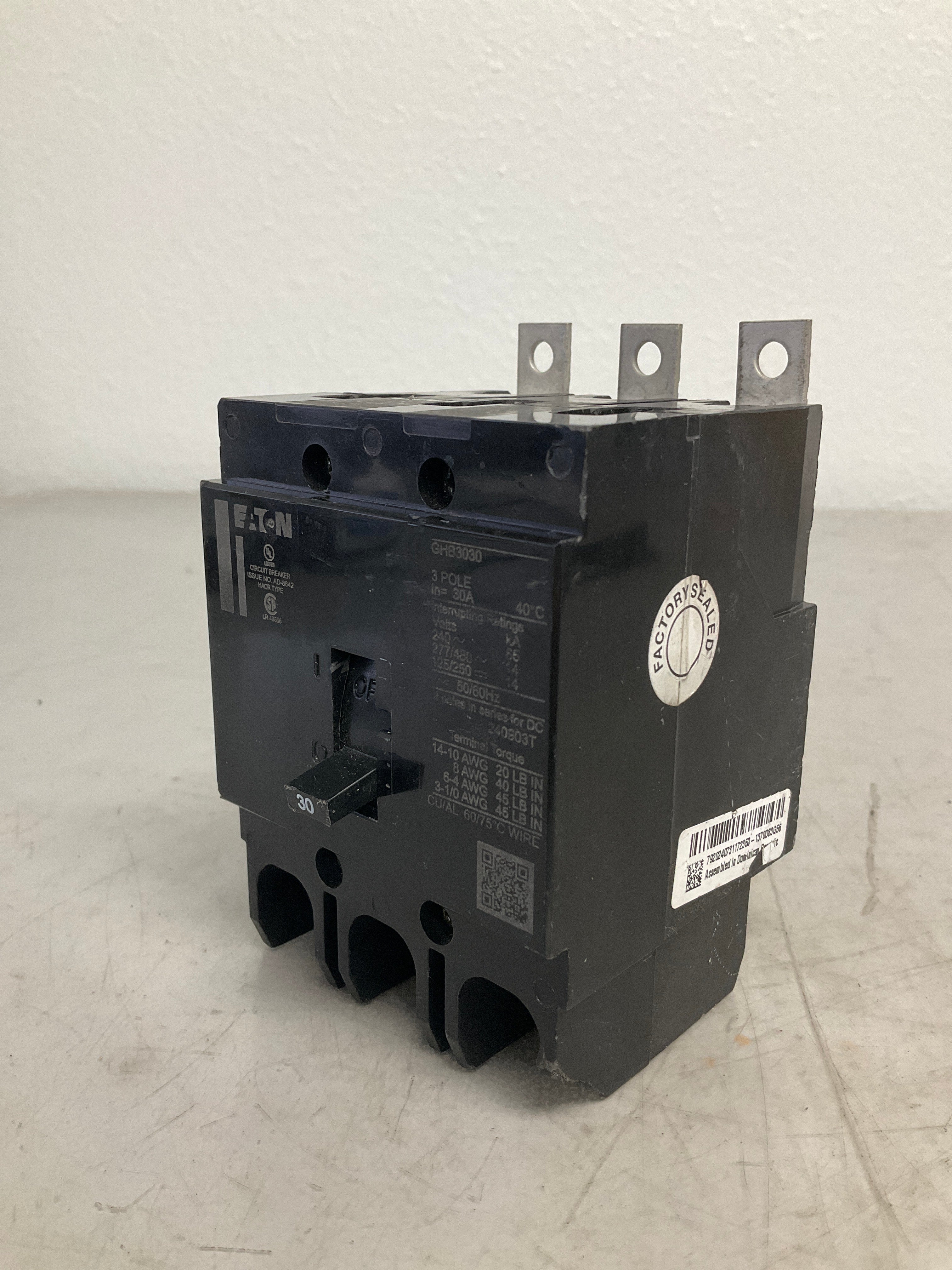 *CHIPPED*Used GHB3030 3 Pole, 30 Amps, 480 Volts