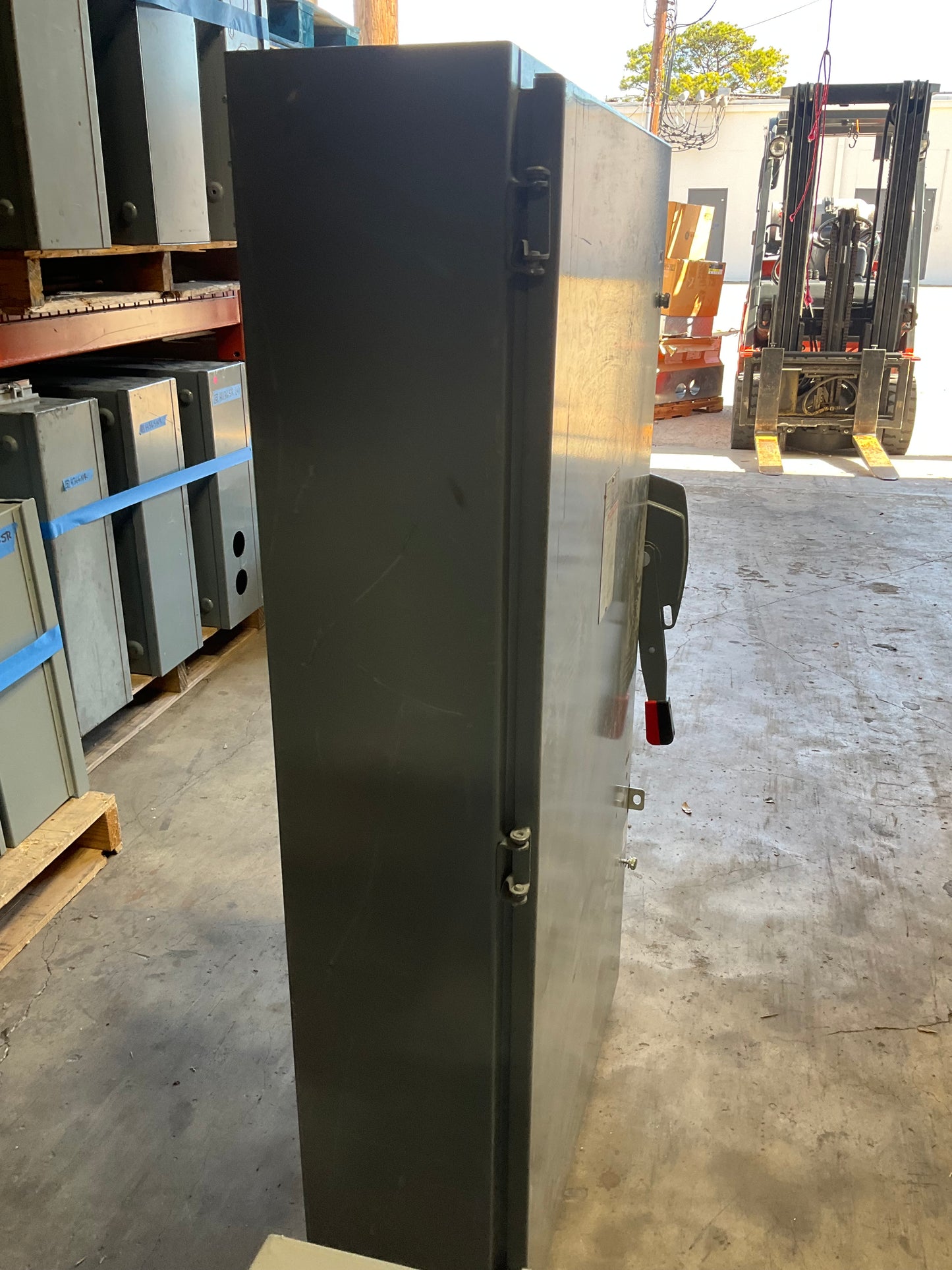 New Square D Disconnect H325 400 Amp 240 Volt Fusible Indoor