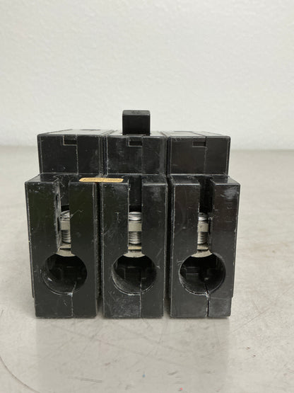 *CHIPPED* Used Square D EHB34030 3 Pole, 30 Amps,480 Volts