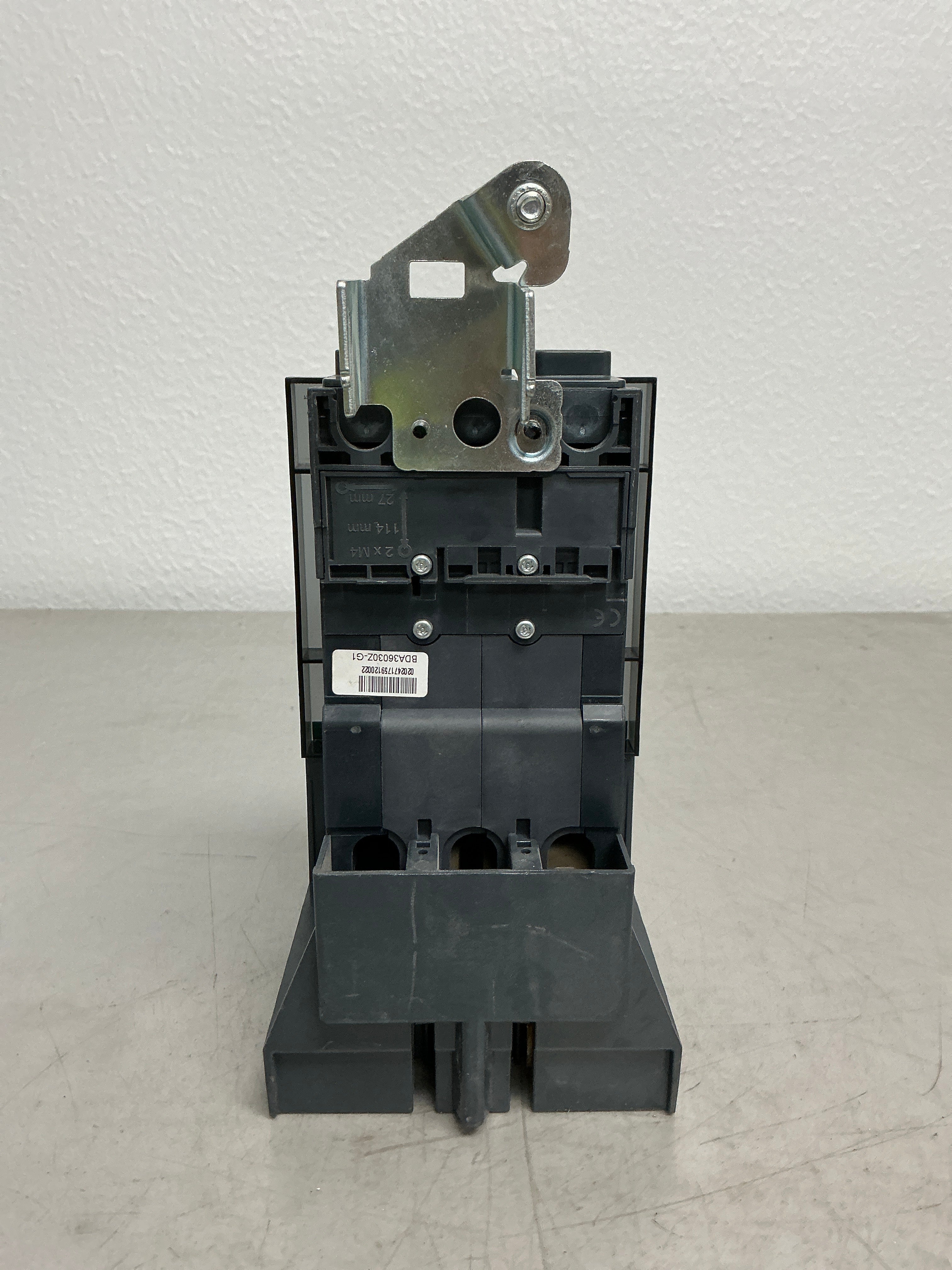 *CHIPPED* see picture Used BDA36030 3 Pole, 30 Amps Circuit Breaker