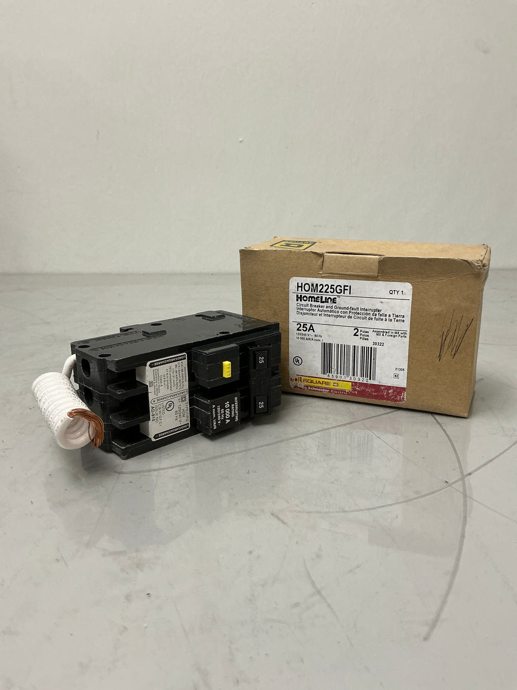New Square D HOM225GFI 2 Pole, 25 Amps, 240 Volts Circuit Breaker