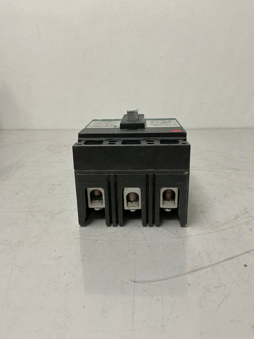 *CHIPPED* Used GE TED134100WL 3Pole, 100Amp, 480 Volts Circuit Breaker