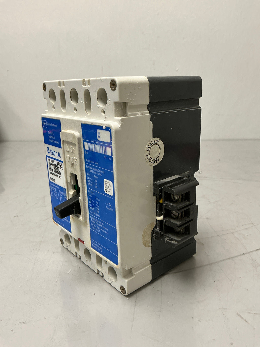 Used Cutler-Hammer EHD3100 whit Shunt trip, 3 Pole, 100 Amps, 480 Volts, Circuit Breaker