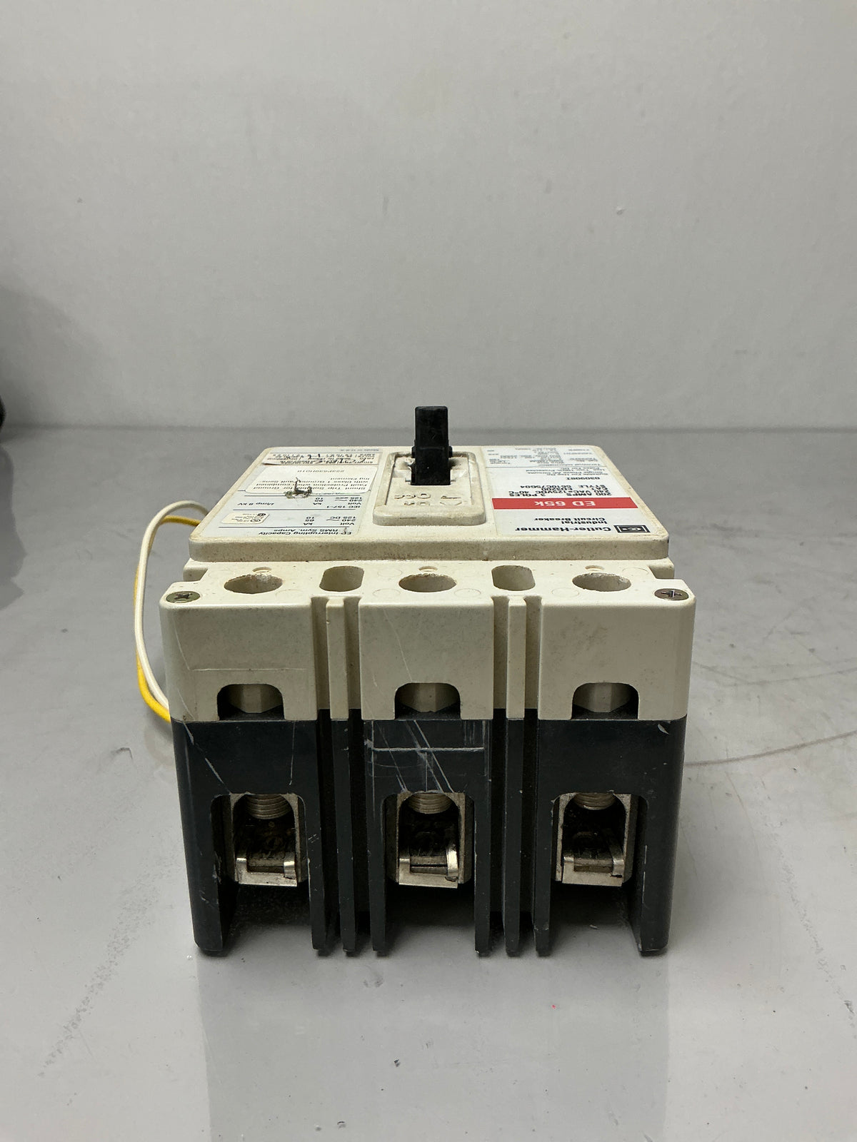 Used Cutler-Hammer ED3200 Whit Shunt trip 3 Pole, 200 Amps, 240 Volts Circuit Breaker