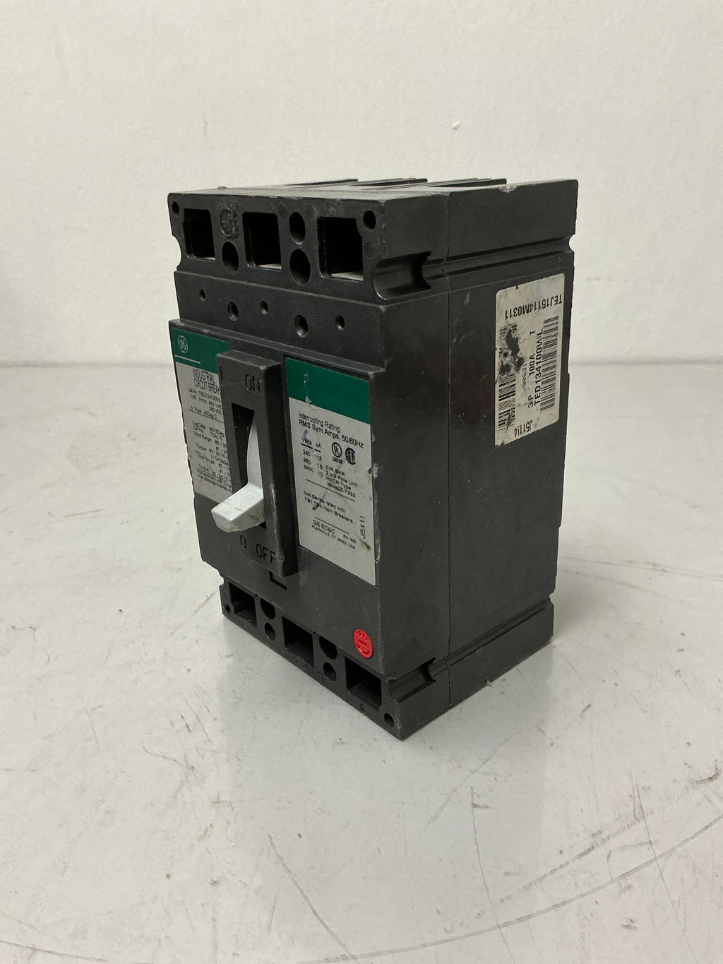 *CHIPPED* Used GE TED134100WL 3Pole, 100Amp, 480 Volts Circuit Breaker