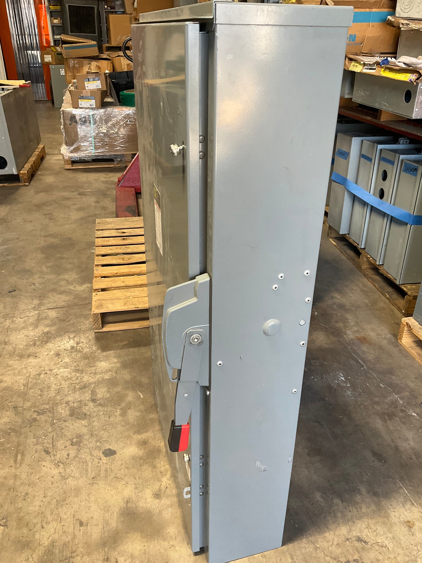 Used Square D HU365R Disconnect 400 Amp 600 Volt Non Fusible Outdoor