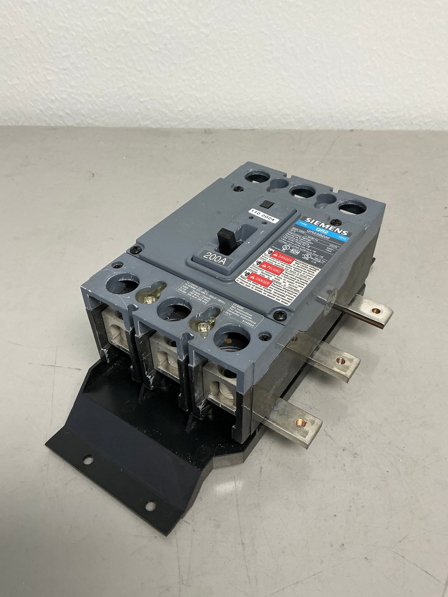 New Siemens QR23B200 200 Amp 240 Volt 3 Pole Breaker With Panel Kit