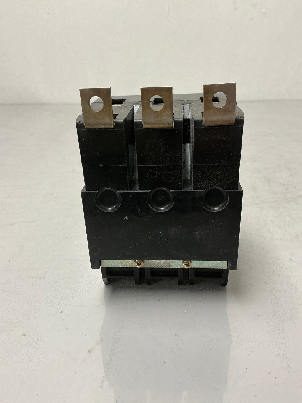 Used Cutler hammer GHB3030 3 Pole, 30 Amps, 480 Volts Circuit Breaker