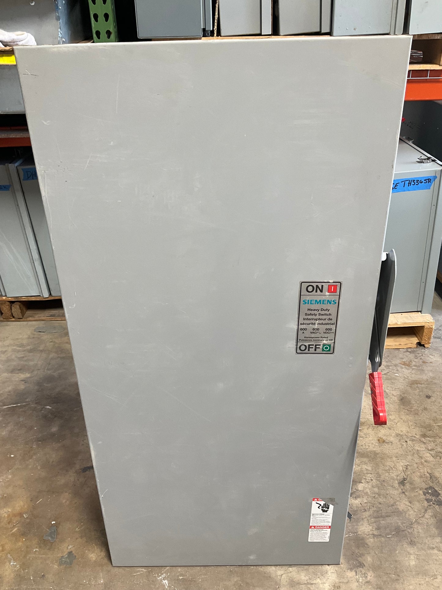 New Siemens HF366NRA Disconnect 600 Amp 600 Volt Fusible Outdoor 3R