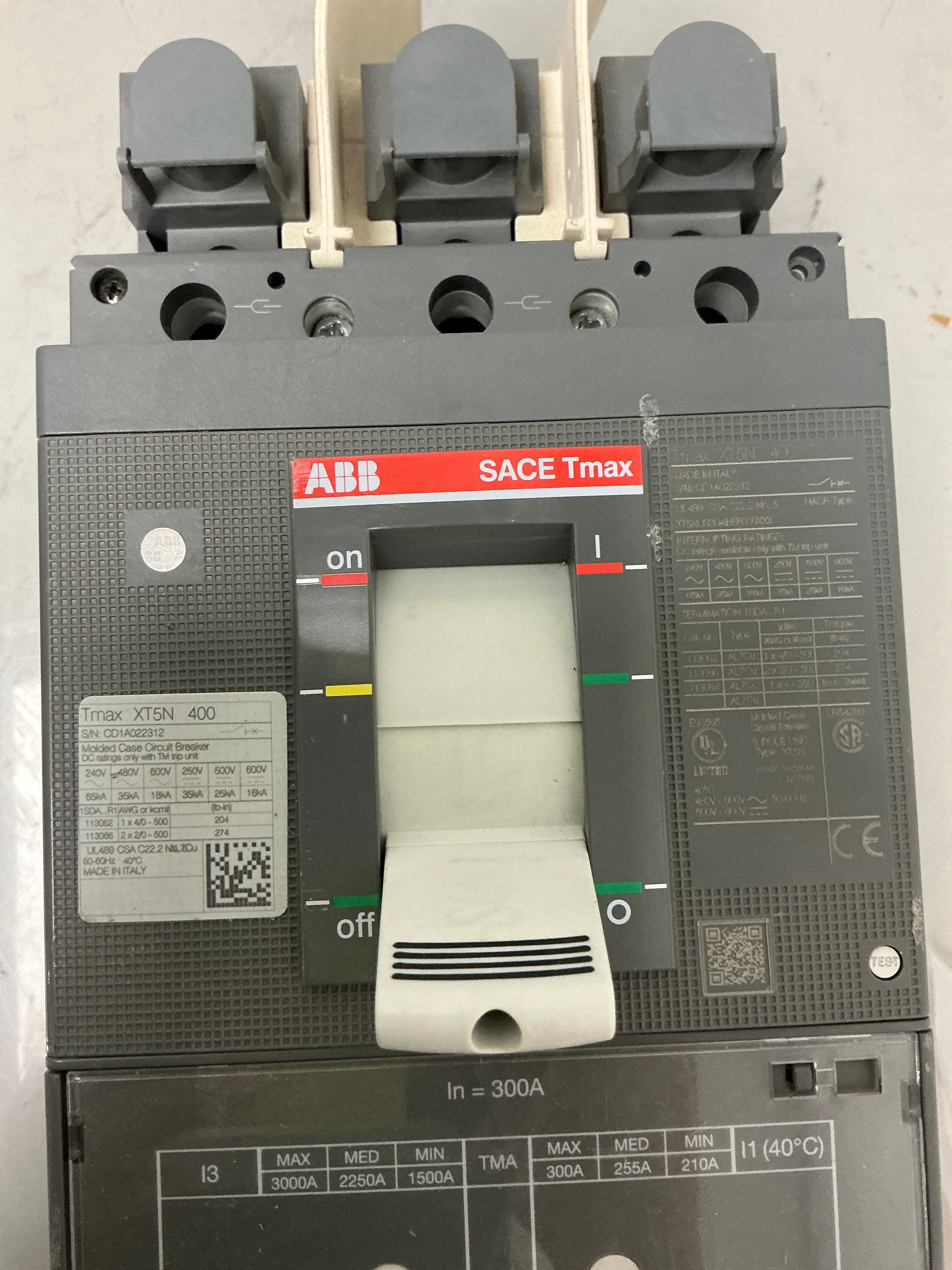 New ABB XT5NU330ABFF000XXX 3 Pole, 300 Amps, 600 Volts Circuit Breaker