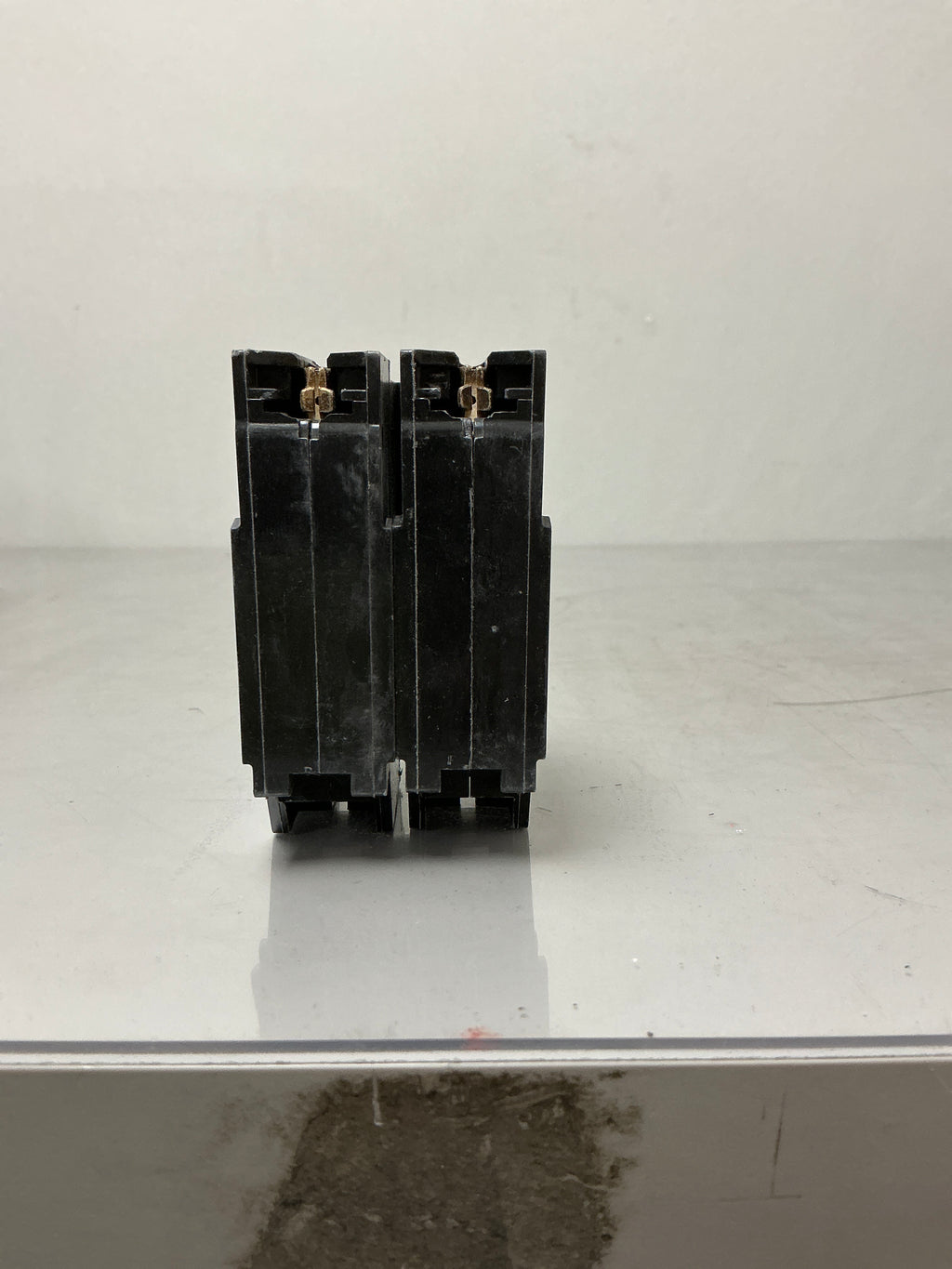 New GE THQL21125 2 Pole, 125 Amps, 240 Volts Circuit Breaker
