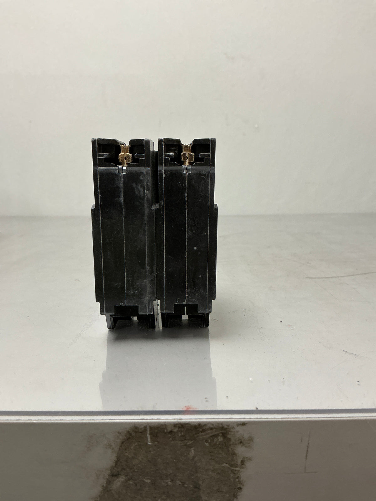 New GE THQL21125 2 Pole, 125 Amps, 240 Volts Circuit Breaker