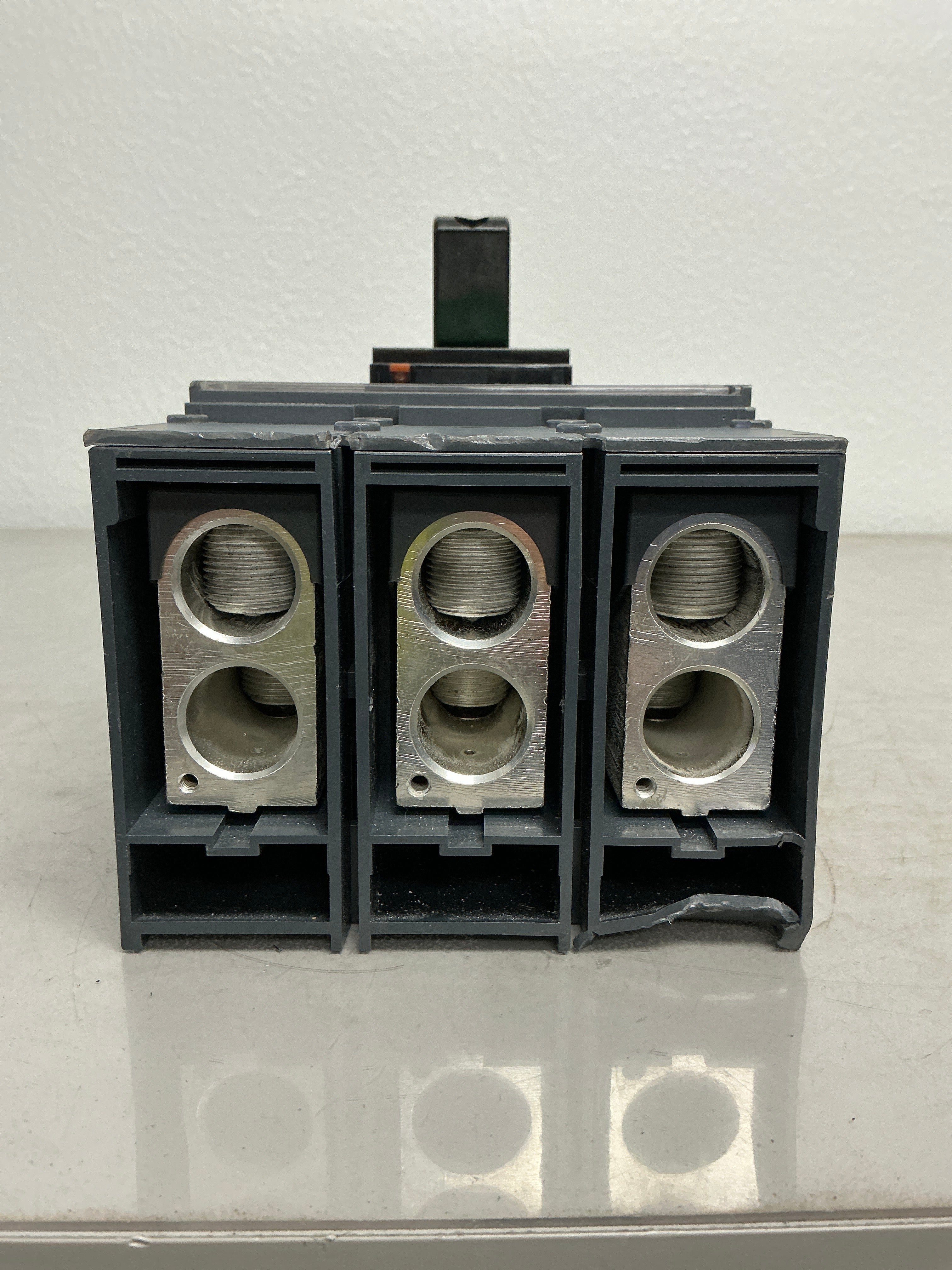 *CHIPPED* Used Square D LDL36400CU33X 3 Poles, 400 Amps
