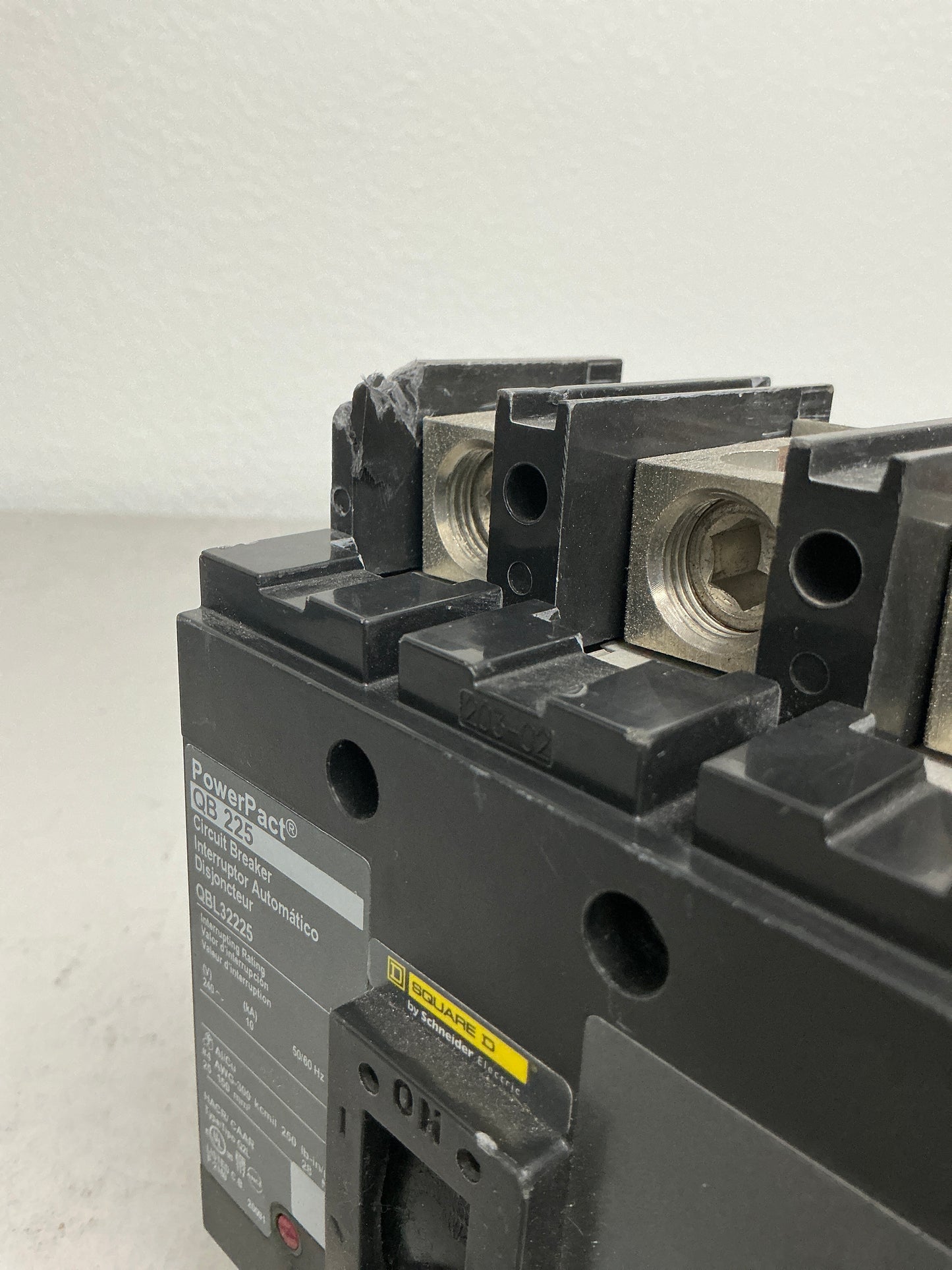 *CHIPPED* Used Square D QBL32225 3 Pole, 225 Amps, 240 Volts