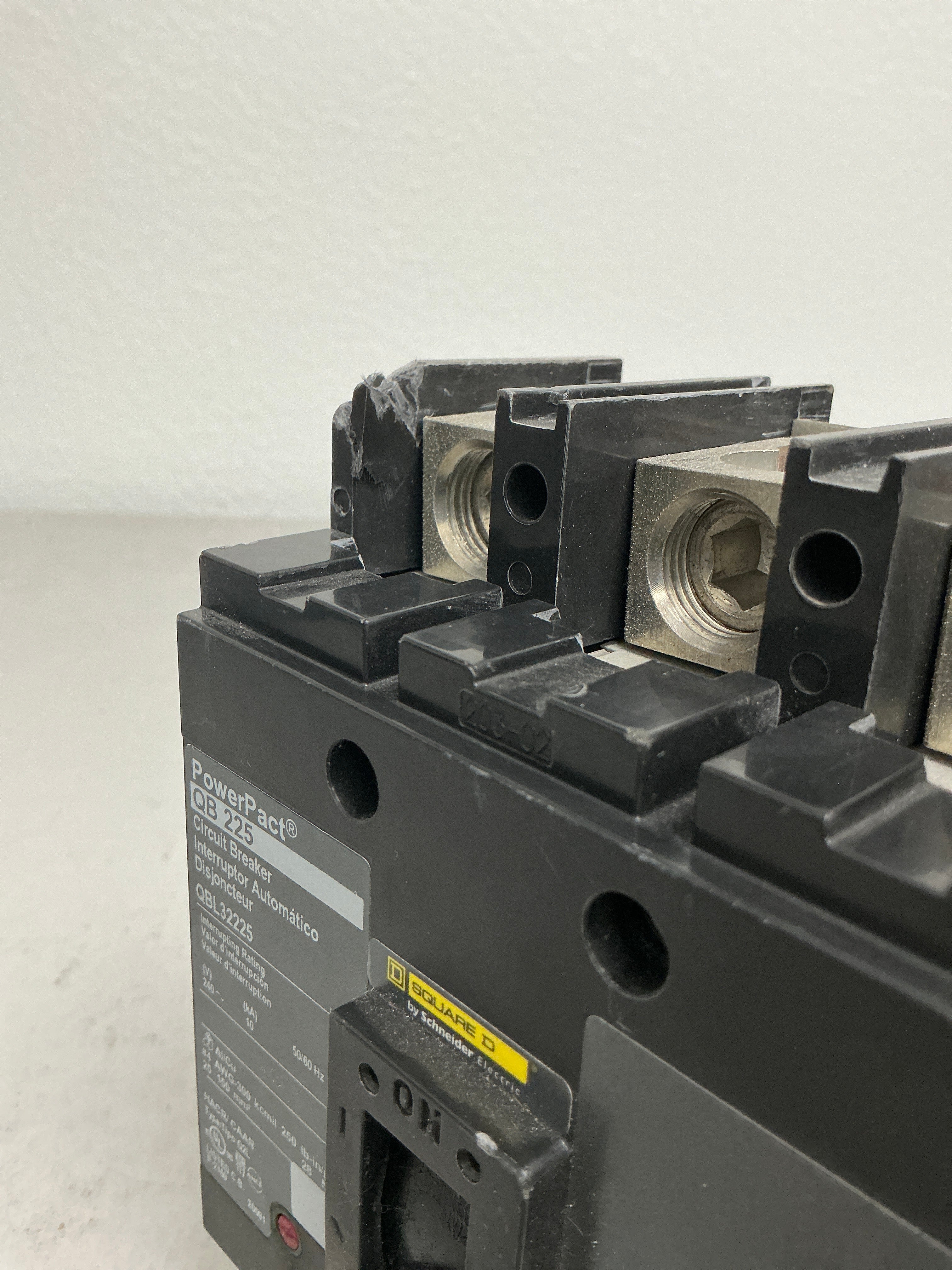 *CHIPPED* Used Square D QBL32225 3 Pole, 225 Amps, 240 Volts