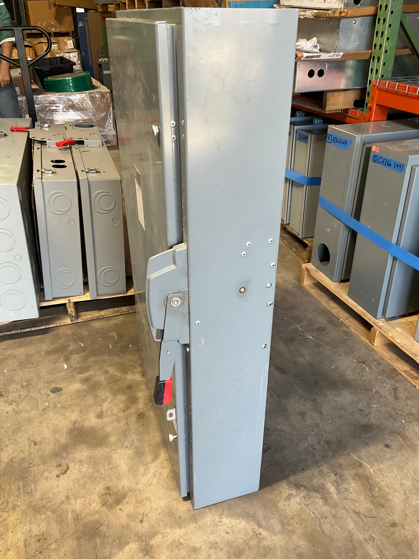 New Square D Disconnect H325 400 Amp 240 Volt Fusible Indoor