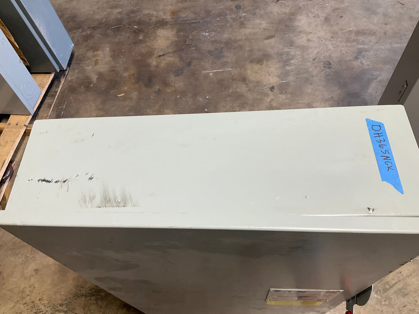 New Cutler Hammer DH365NGK Disconnect 400 Amp 600 Volt Fusible Indoor