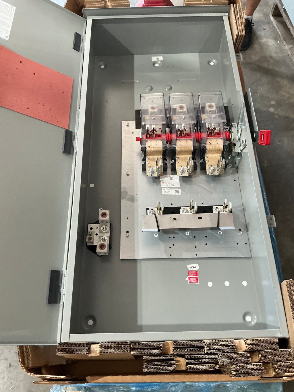 New TGF4325AR 3 Pole, 400 Amps, 240 Volts Fused Disconnect Outdoor Enclosure