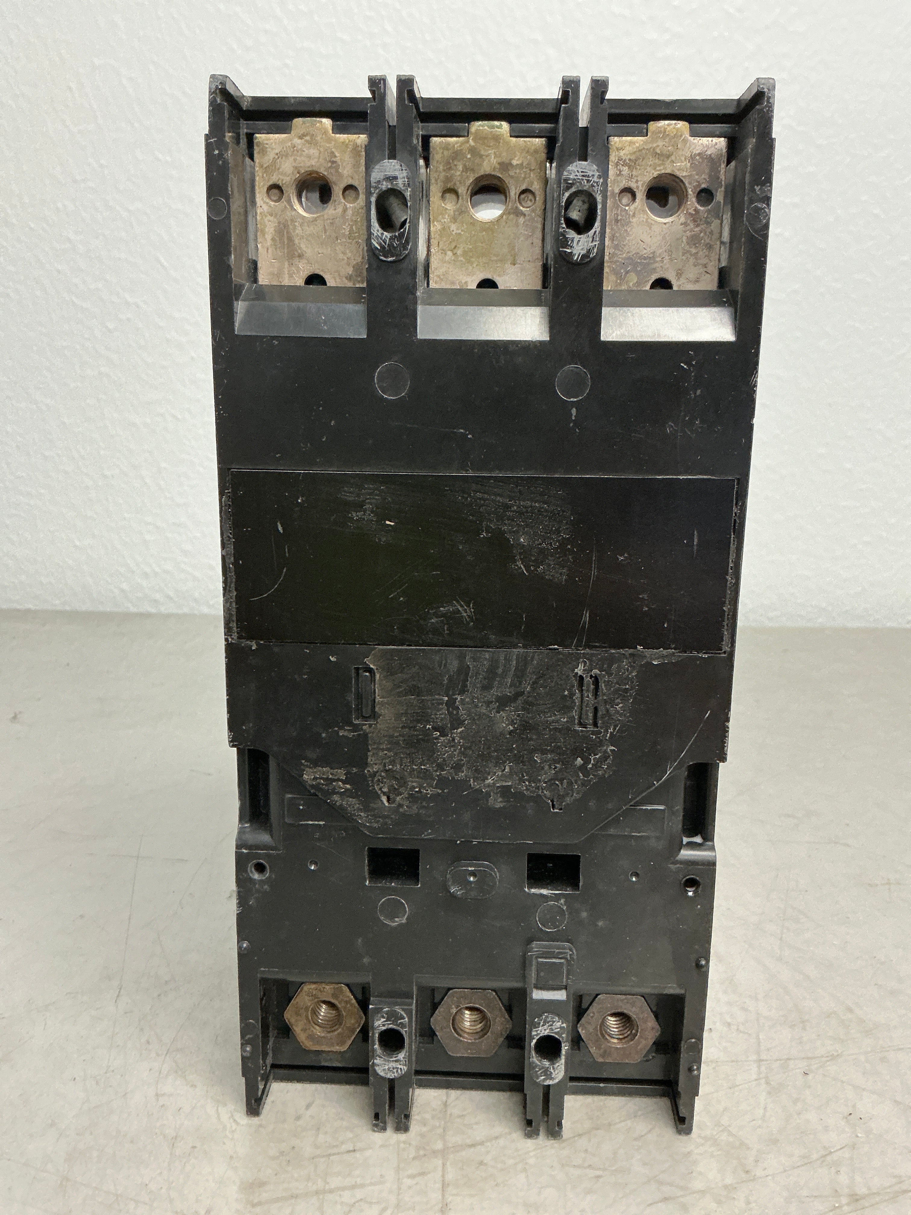 Used Siemens FXD63B225 3 Pole, 225 Amps, 600 Volts Circuit Breaker