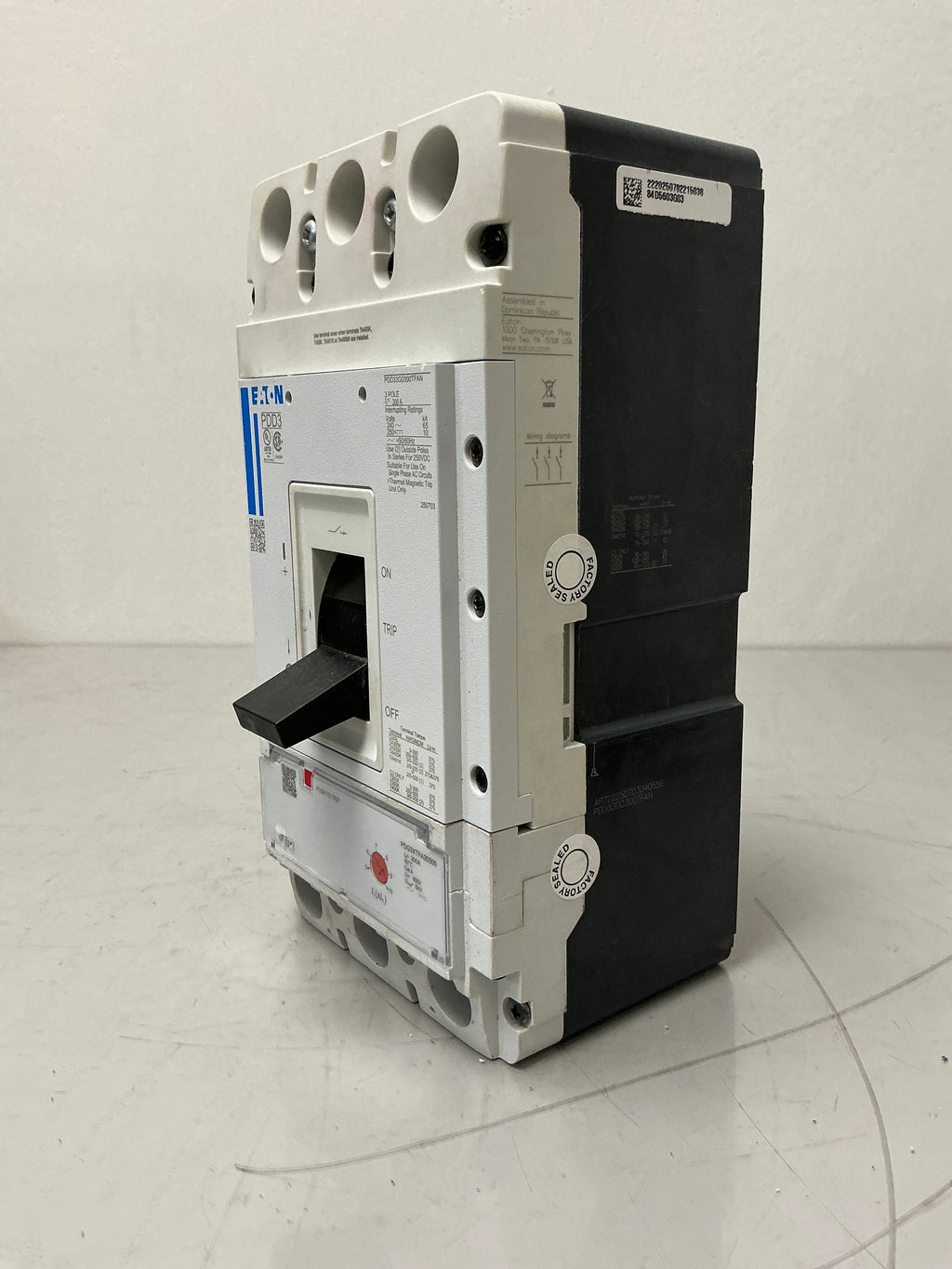 New Eaton PDD33G0300TFAN, 3 Poles, 300Amps, 240 Volts Circuit Breaker