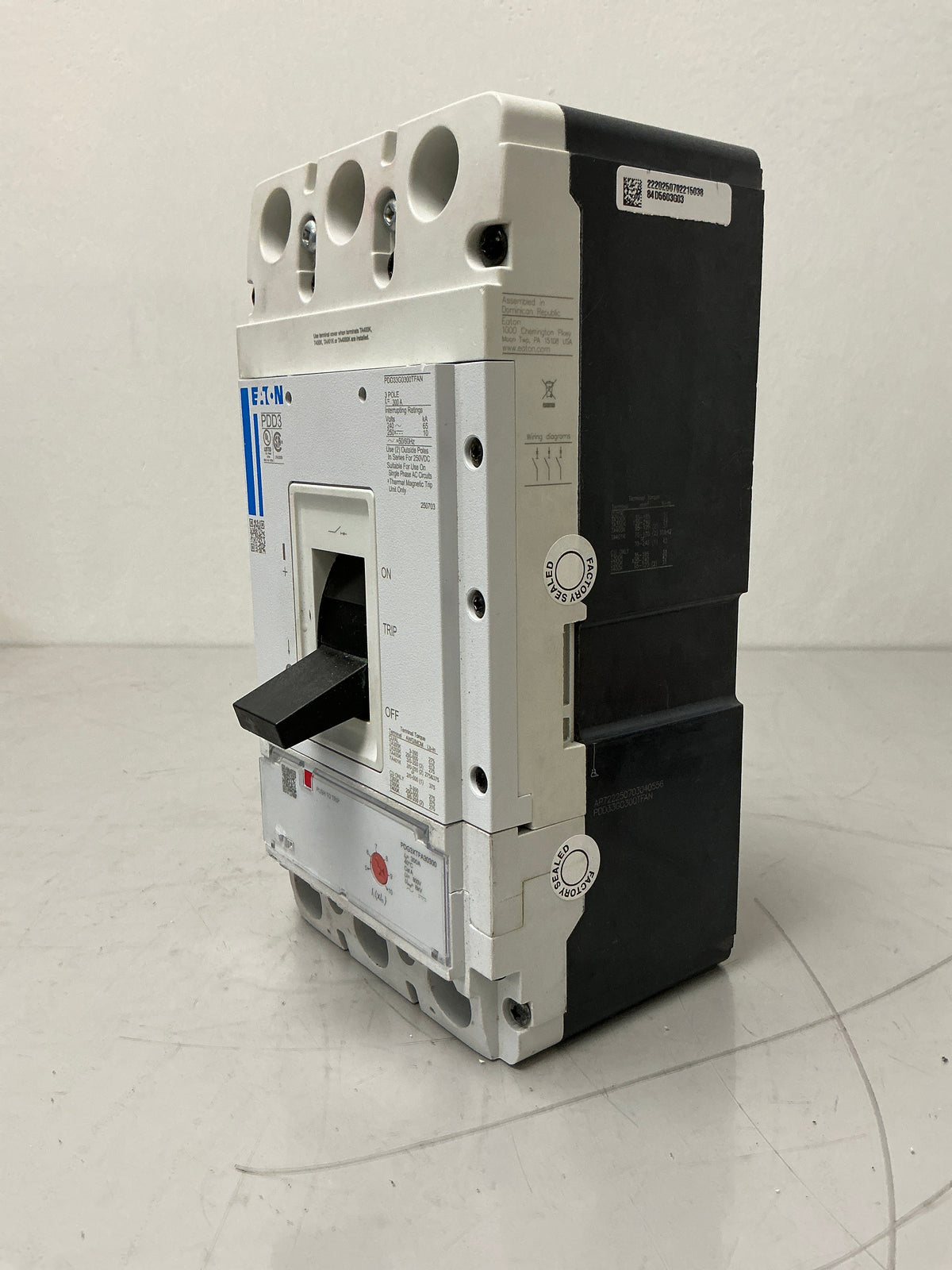 New Eaton PDD33G0300TFAN, 3 Poles, 300Amps, 240 Volts Circuit Breaker
