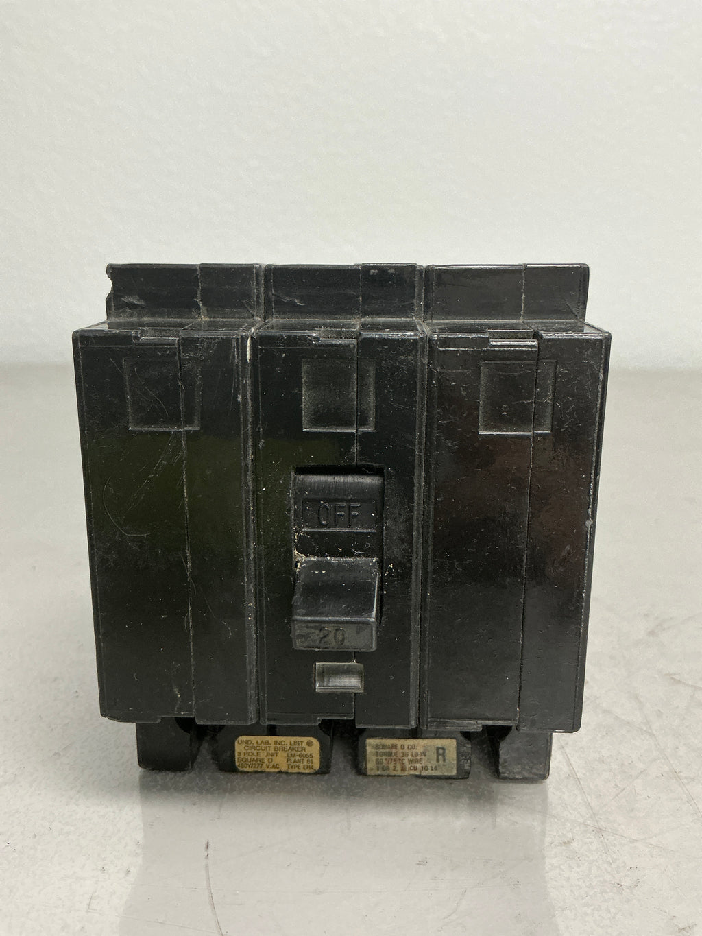 *CHIPPED* Used Square D EH34020 3 Pole, 20 Amps, 480 Volts