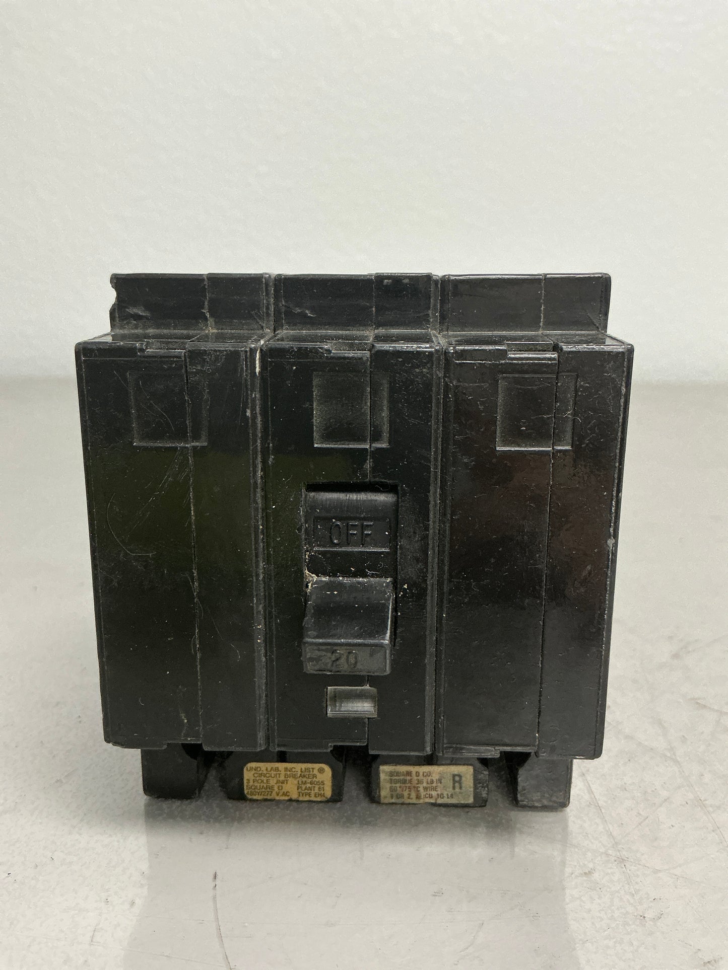 *CHIPPED* Used Square D EH34020 3 Pole, 20 Amps, 480 Volts