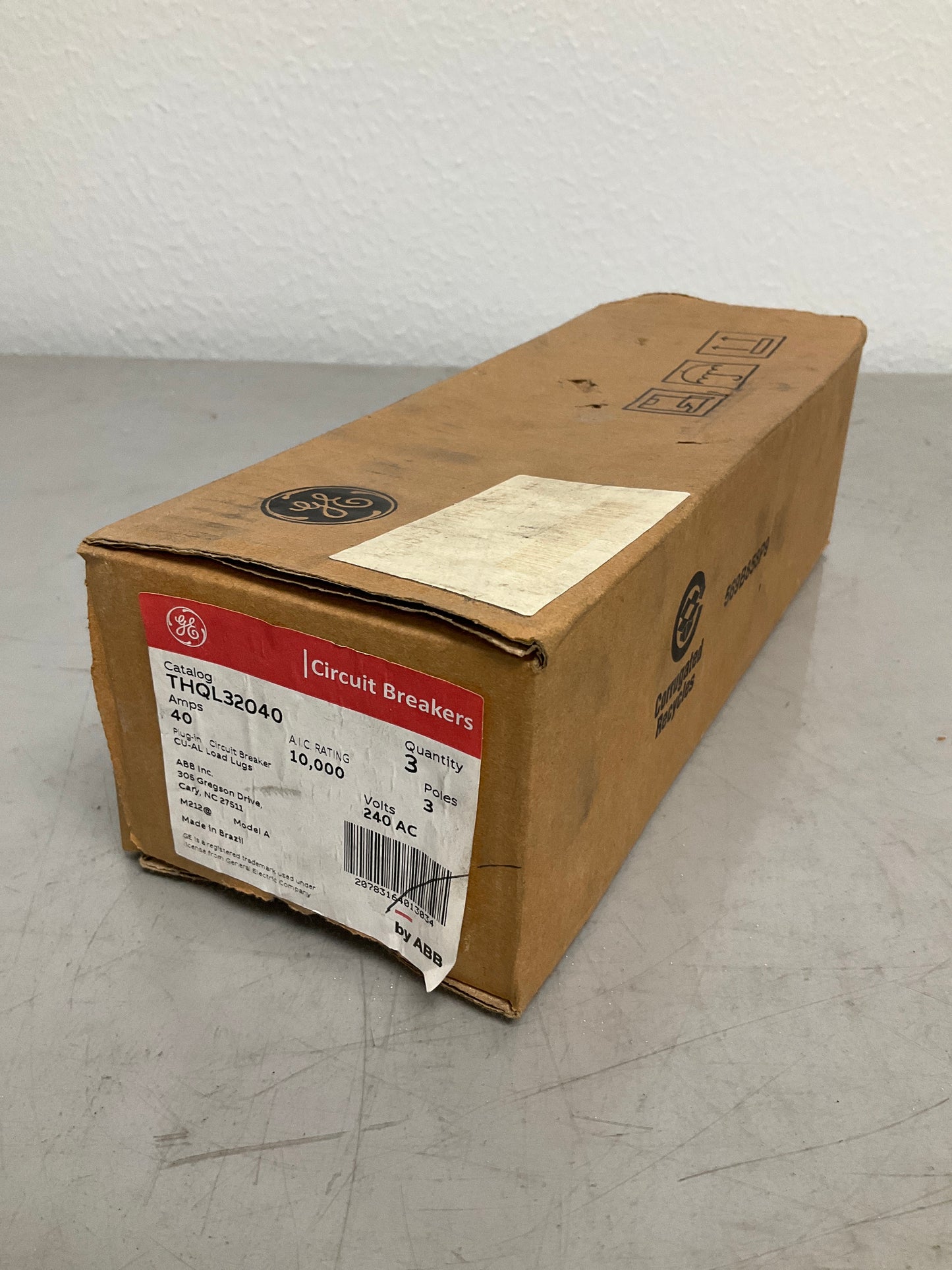 New THQL32040 3 Poles, 40 Amps, 240 Volts