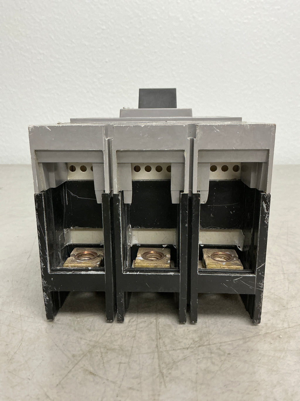 Used Siemens FXD63B225 3 Pole, 225 Amps, 600 Volts Circuit Breaker