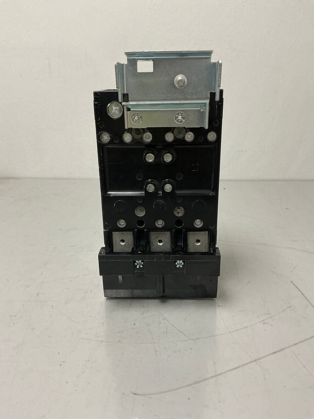 New Square D QGA32225 3 Pole, 225 Amps, 240 Volts Circuit Breaker