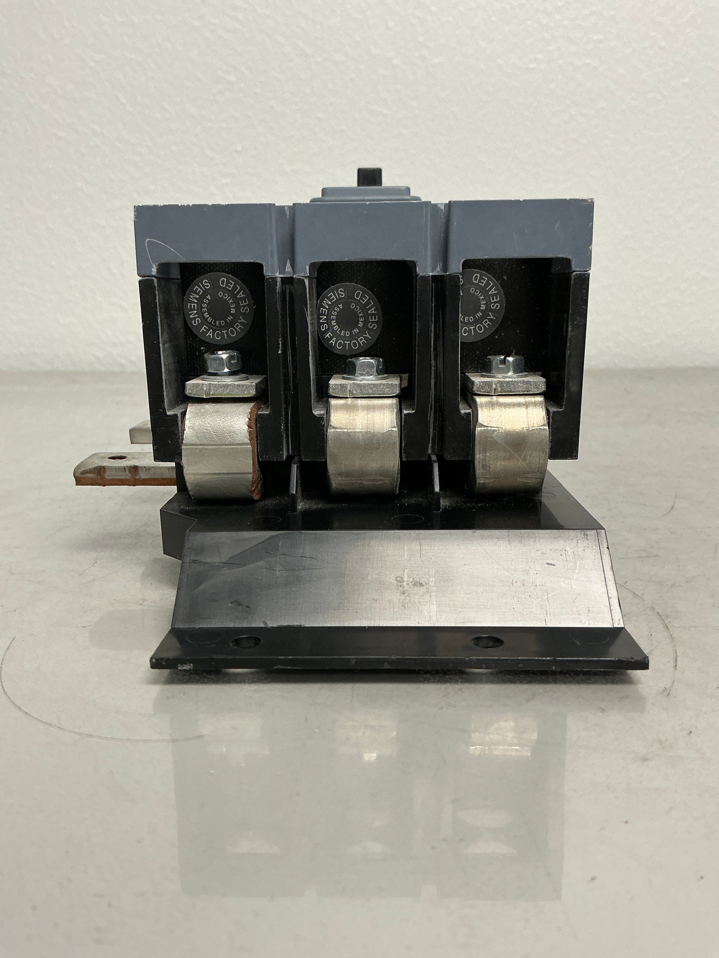 Used QR23B150 150 Amp 240 Volt 3 Pole Breaker With Main Breaker Kit