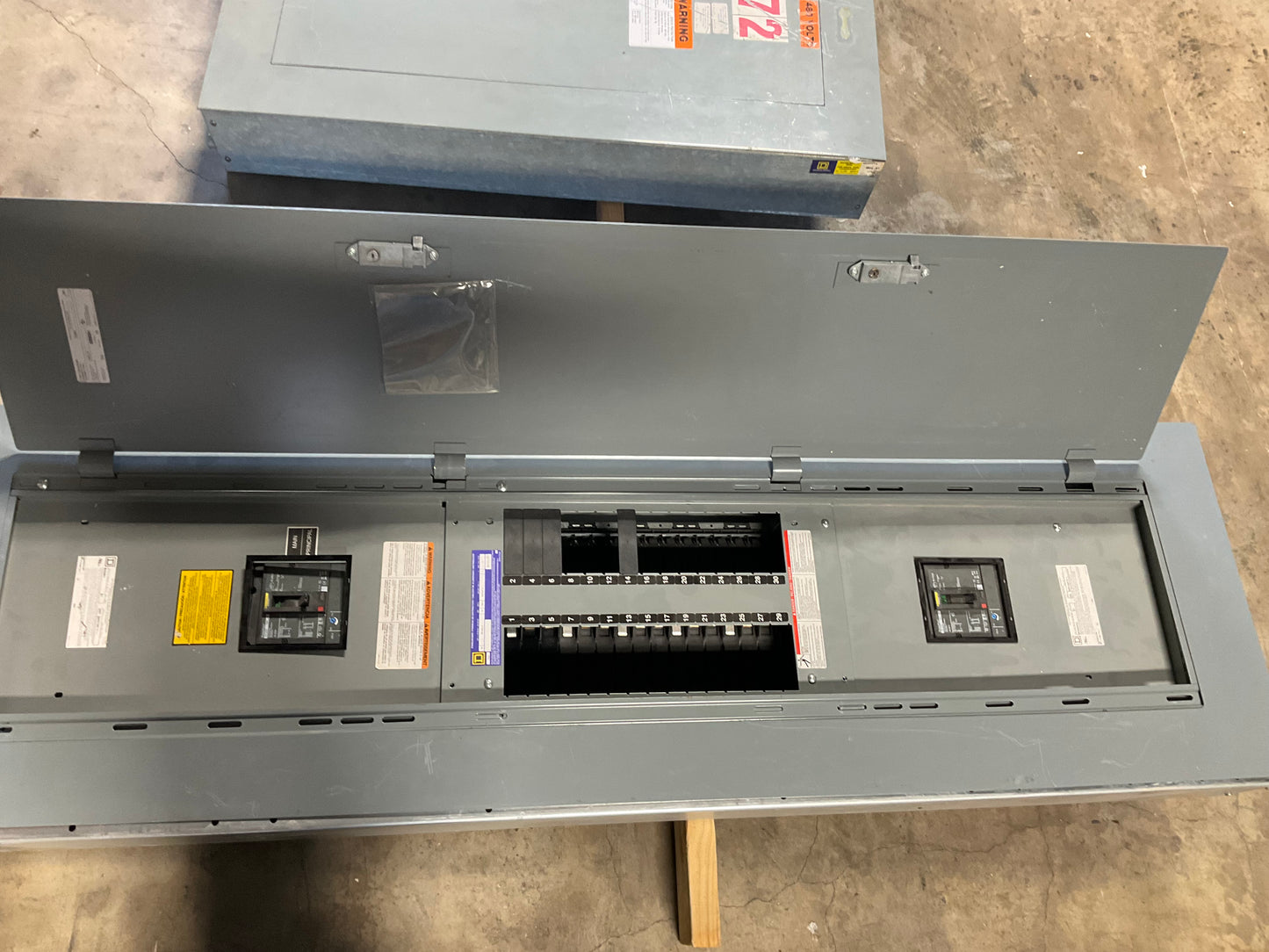 Used Square D Panelboard Main Lug NF430L2 250 Amp 3 Phase 4 Wire 30 Circuit (item#p6)