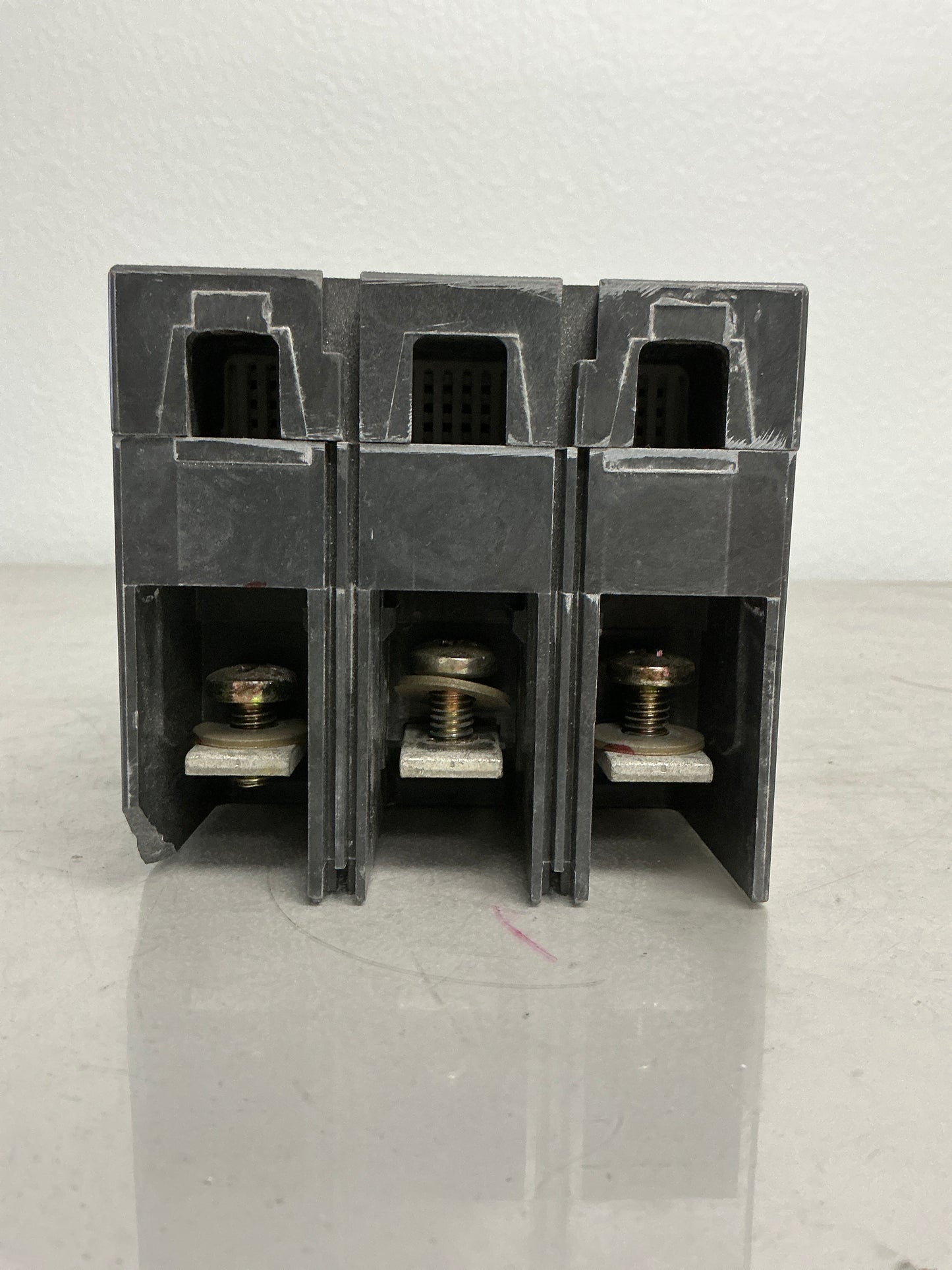 *CHIPPED* Used SFHA36AT0250 3 Pole, 250 Amps, 600 Volts