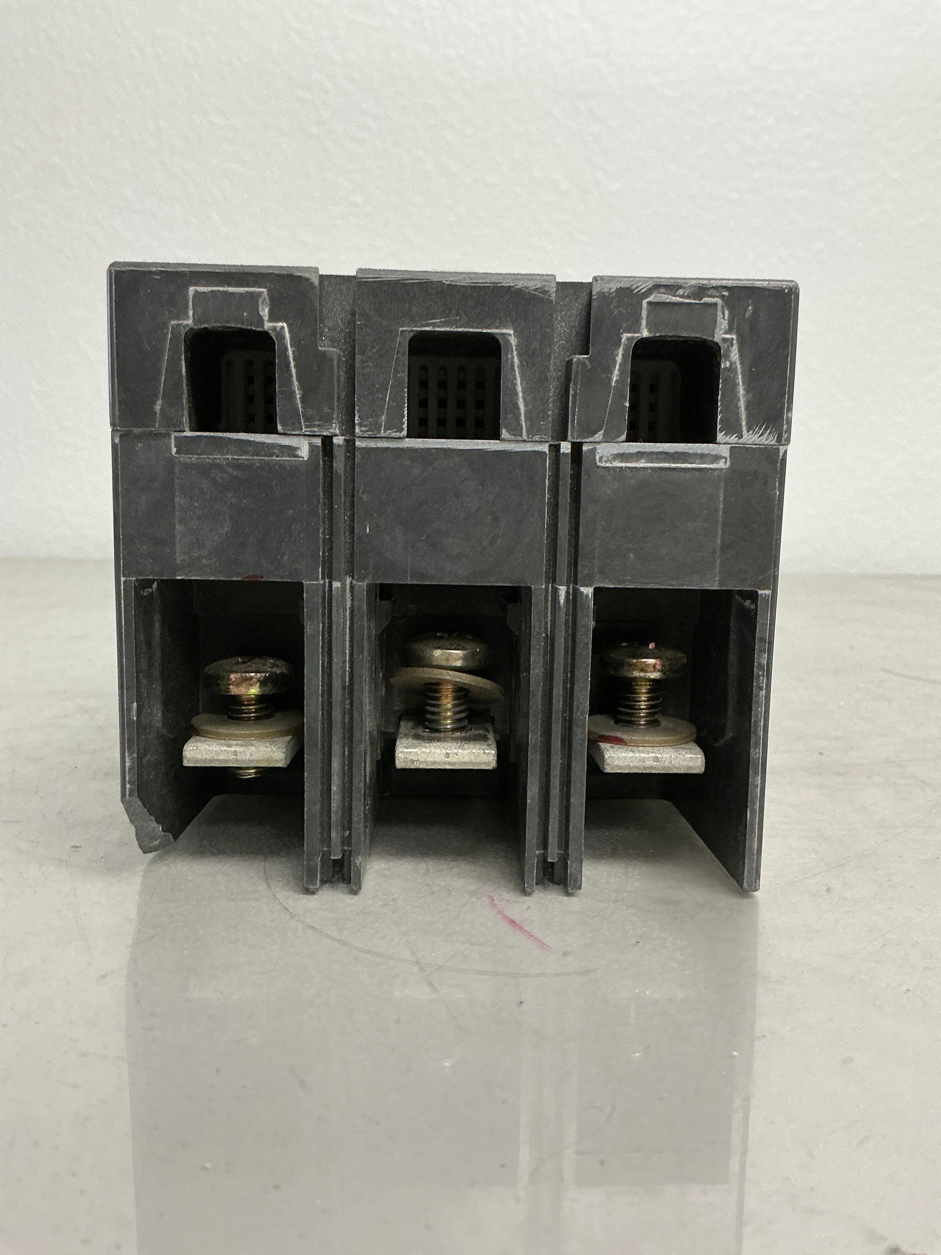*CHIPPED* Used SFHA36AT0250 3 Pole, 250 Amps, 600 Volts