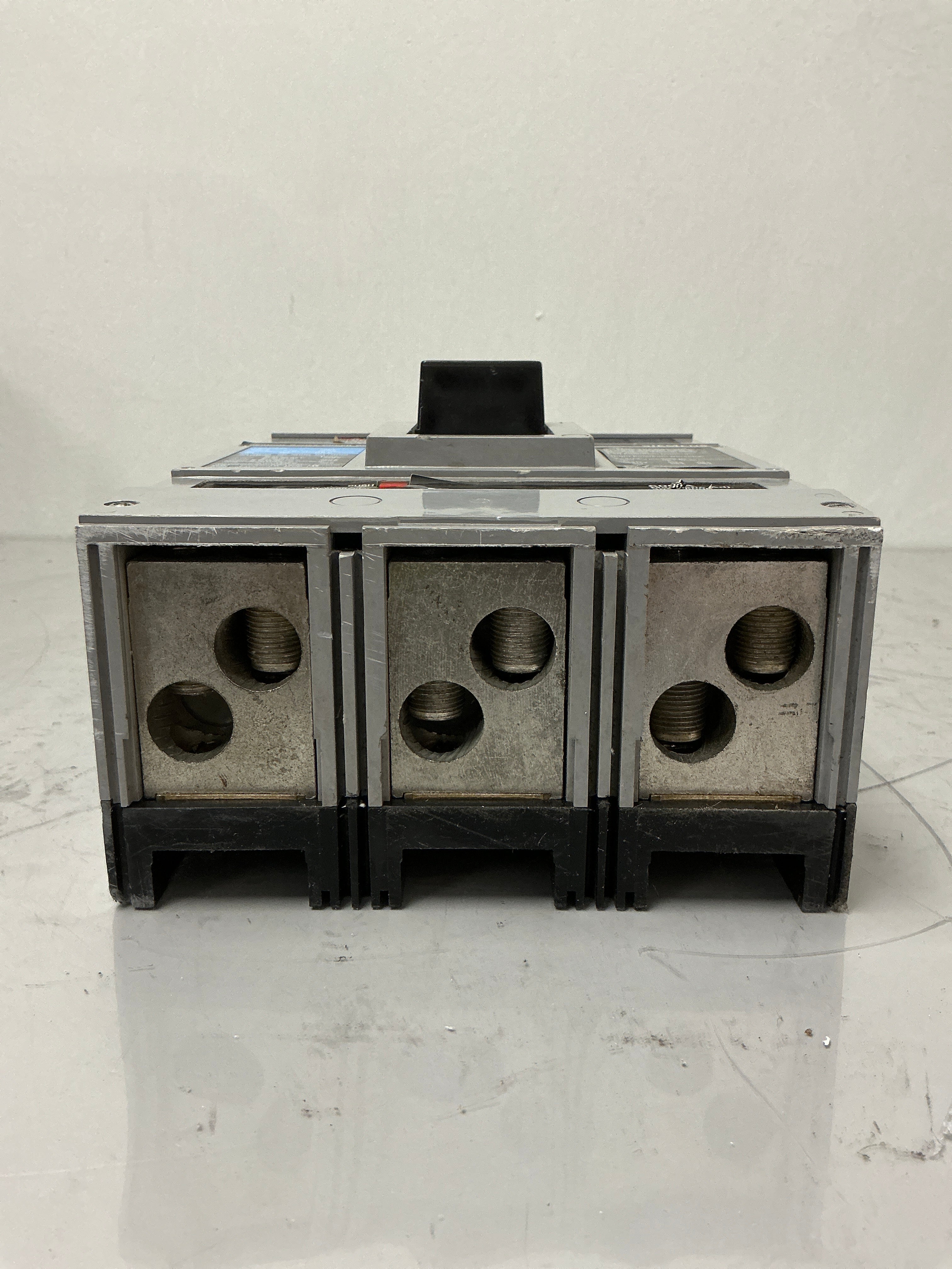 Used Siemens LD63F600 3 Pole, 600 Amps, 600 Volts Circuit Breaker